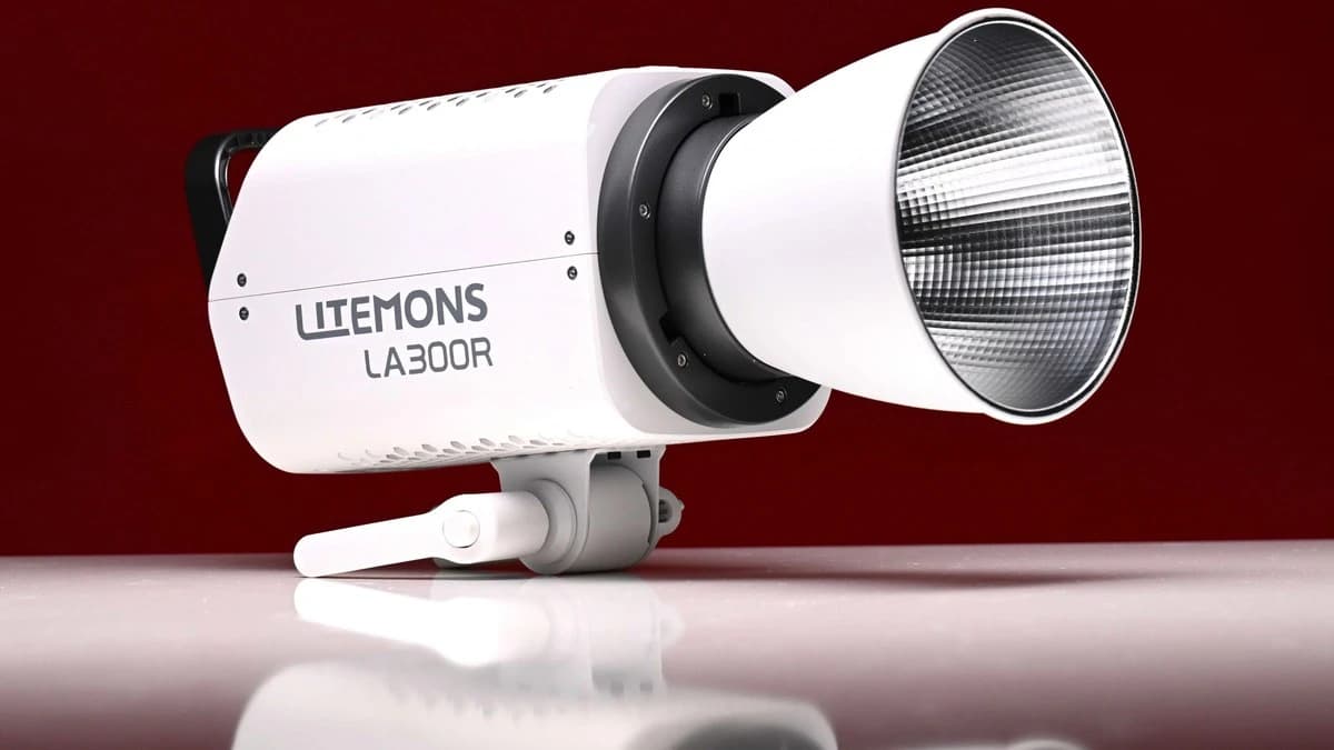 Amaran Ray 360c проти Ray 660c та Godox LA300R:...