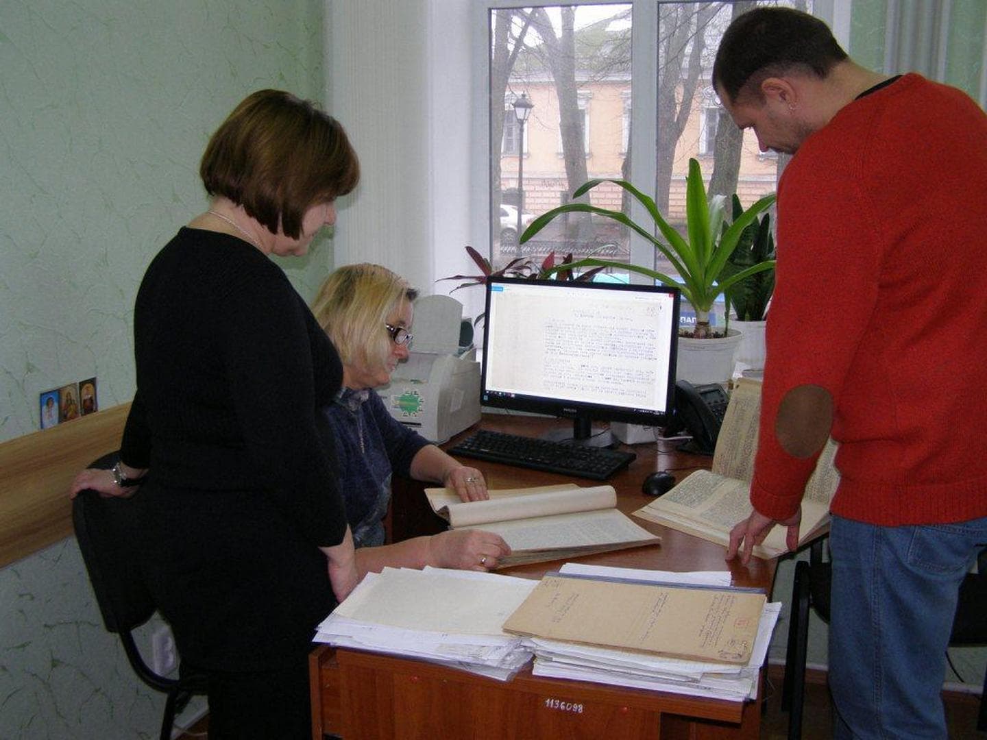 Полтавські архівісти рятують документи 20-30 років минулого століття