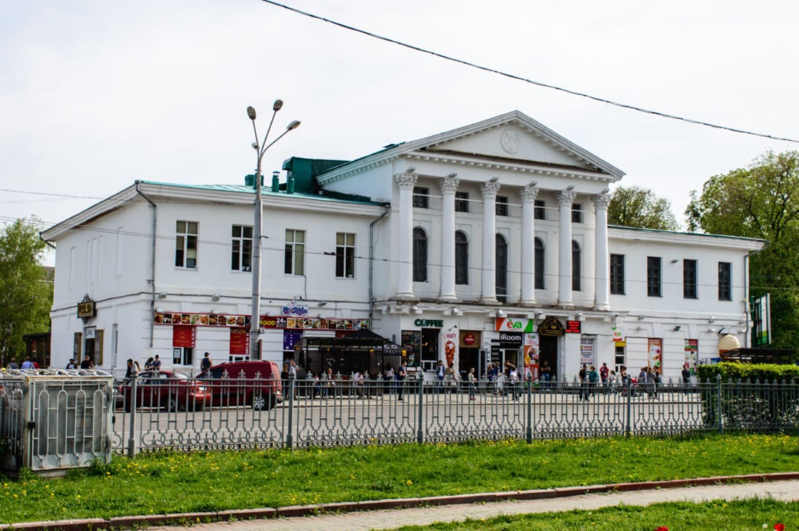 Інспектор Мінкульту перевірив стан будівлі екс-кінотеатру імені Котляревського в Полтаві