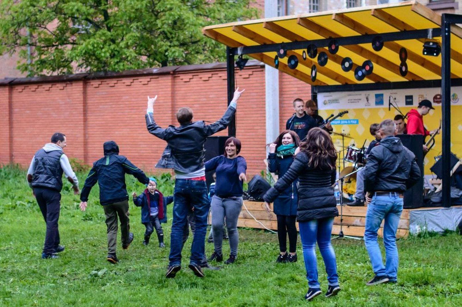 День Вуличної Музики в Полтаві. Нові сцени, хедлайнер, 50 музичних гуртів