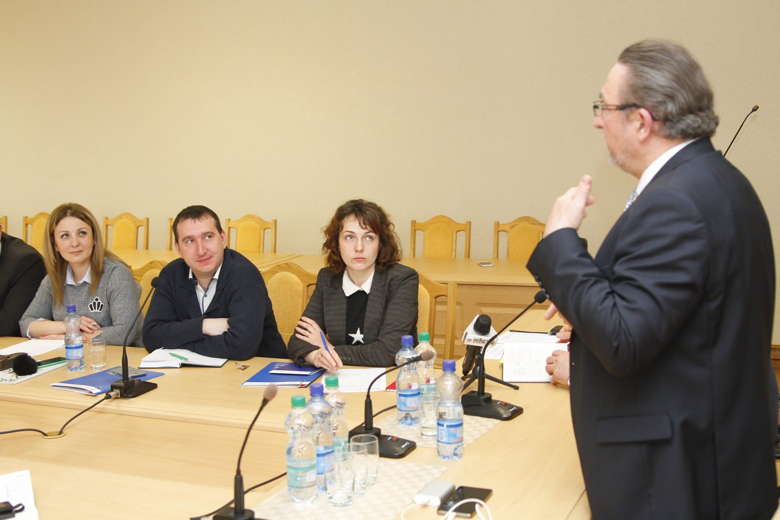 Представників обласної та районних рад навчали впроваджувати реформи децентралізації медицини