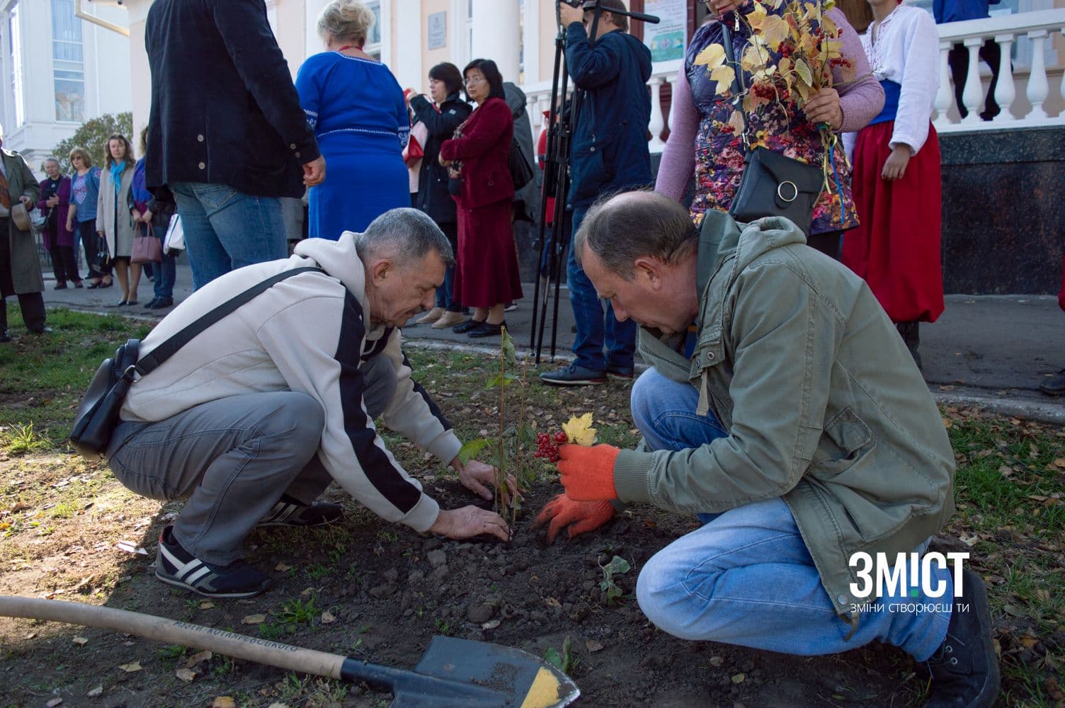 Калинову алею заклали в Полтаві: один кущ назвали на честь полеглого воїна