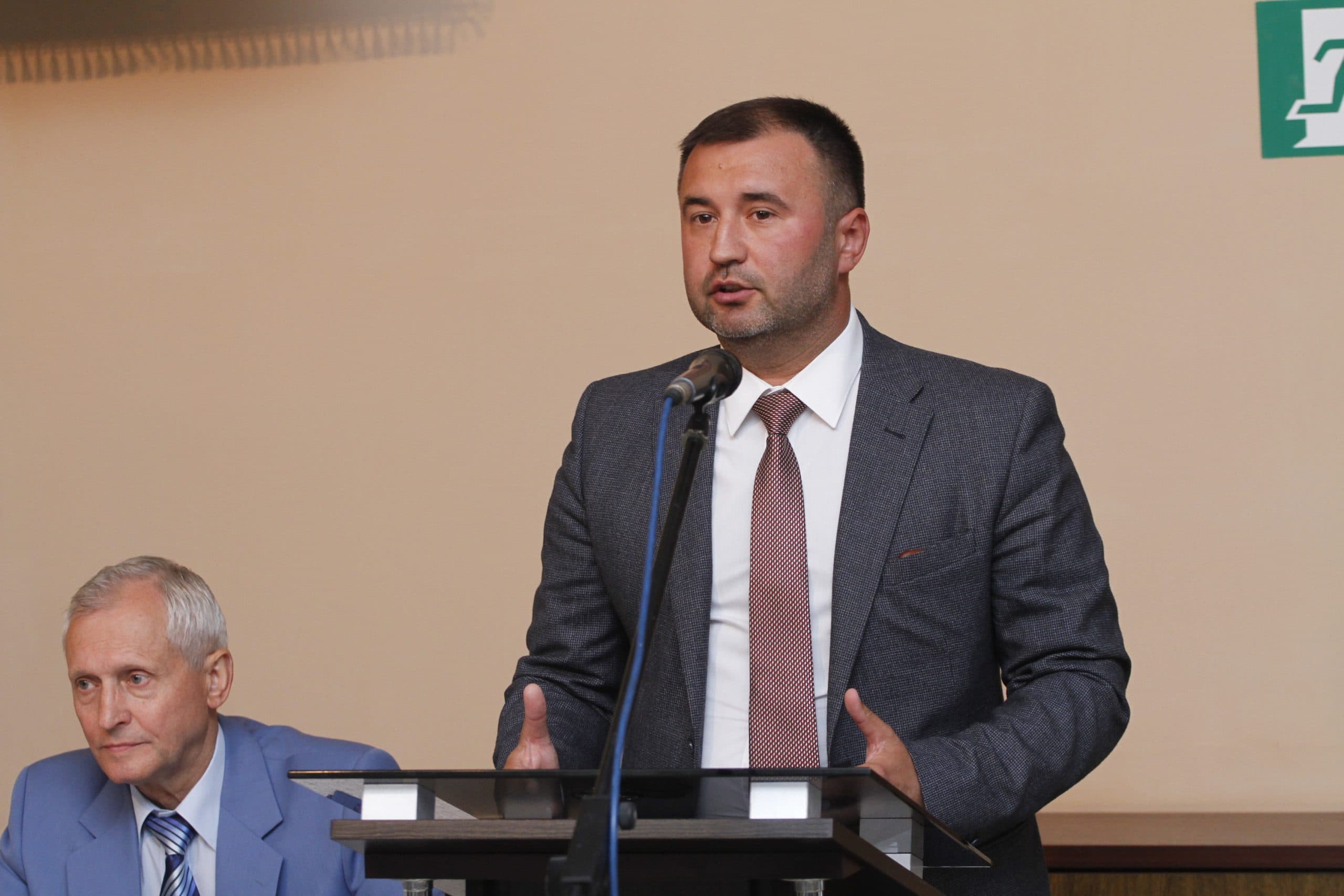 За три місяці в.о голови Полтавської ОДА Роман Товстий роздав в оренду 40 гектарів землі