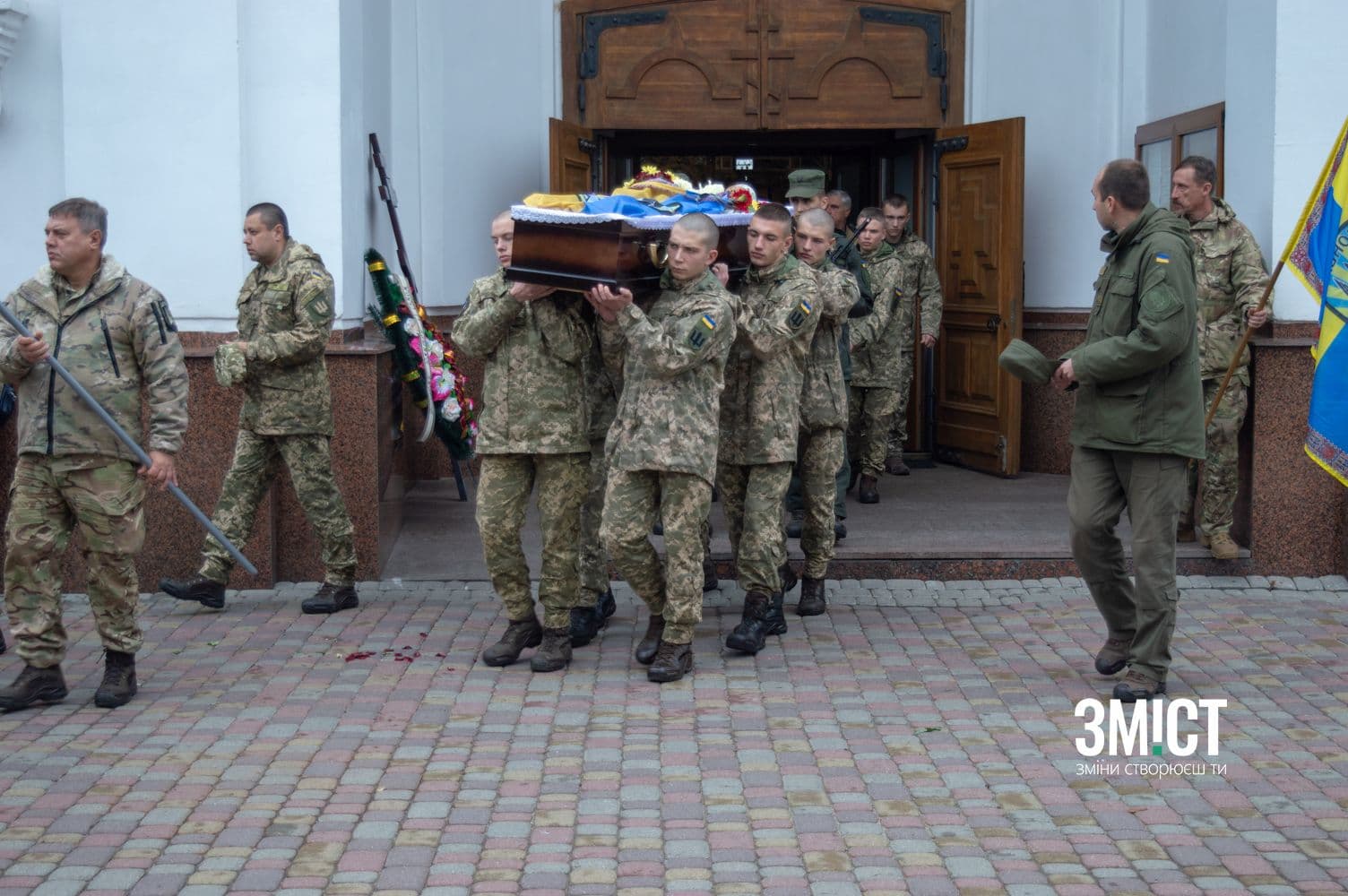 «Він завжди був усміхнений». Полтава попрощалася з ветераном АТО Дмитром Фесенком (ФОТО)