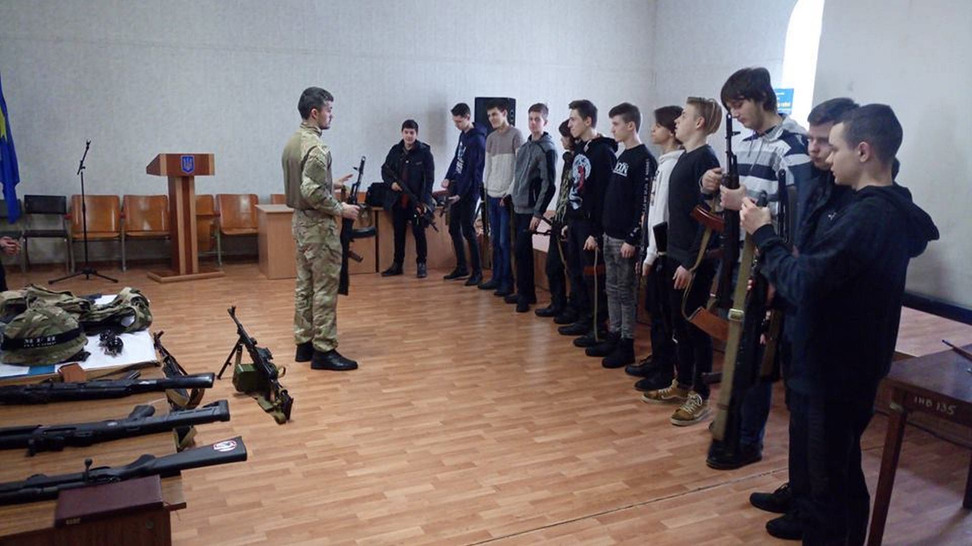 Полтавські юнаки навчалися поводитися зі зброєю