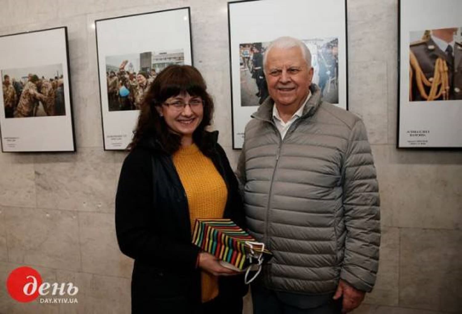 Екс-президент нагородив фотокореспондентку з Полтави