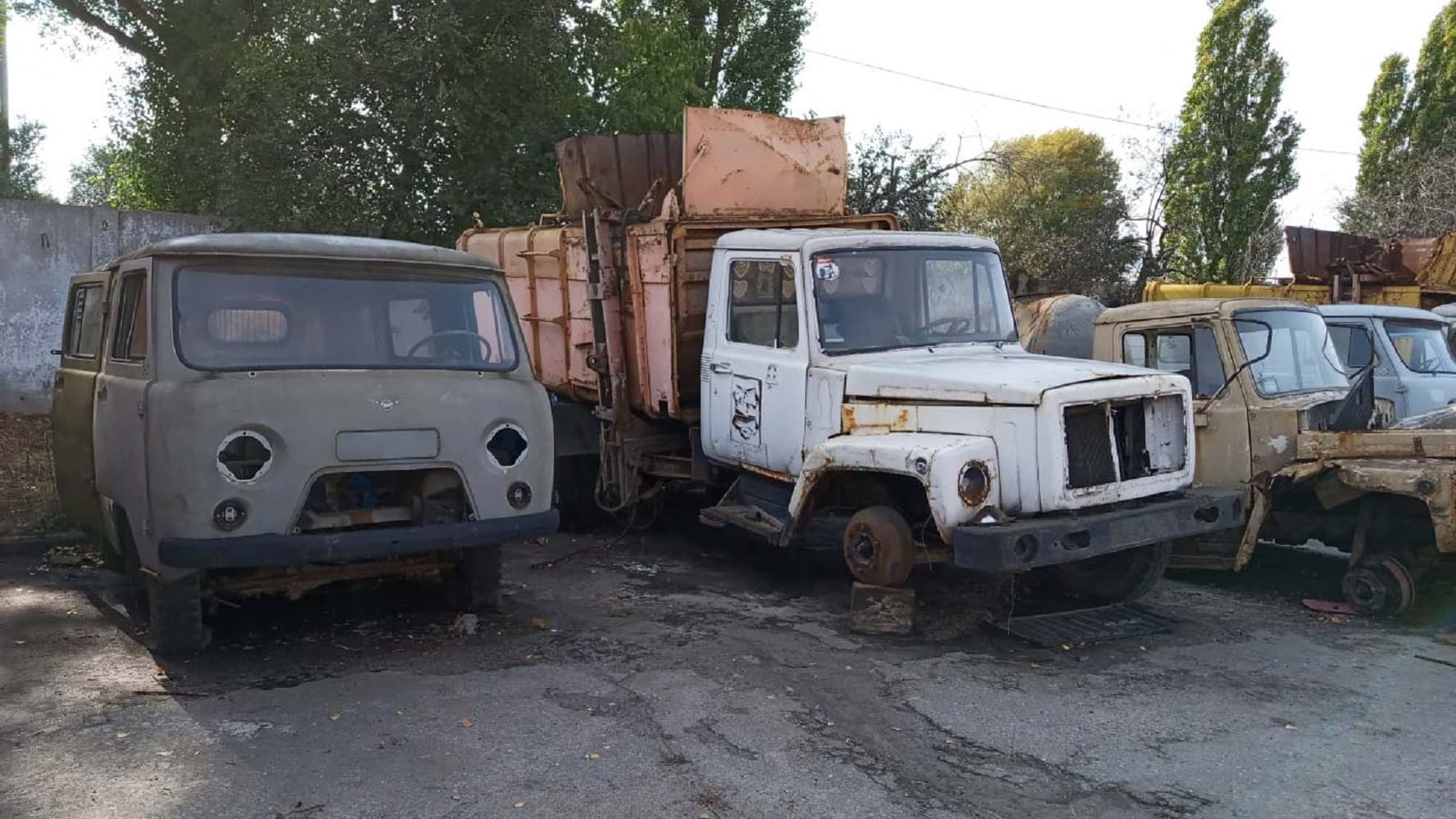 Полтавська влада списала 11 одиниць комунальної техніки