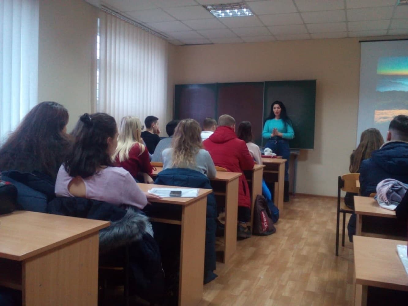 Полтавська екоактивістка розповідає студентам та школярам про життя без відходів