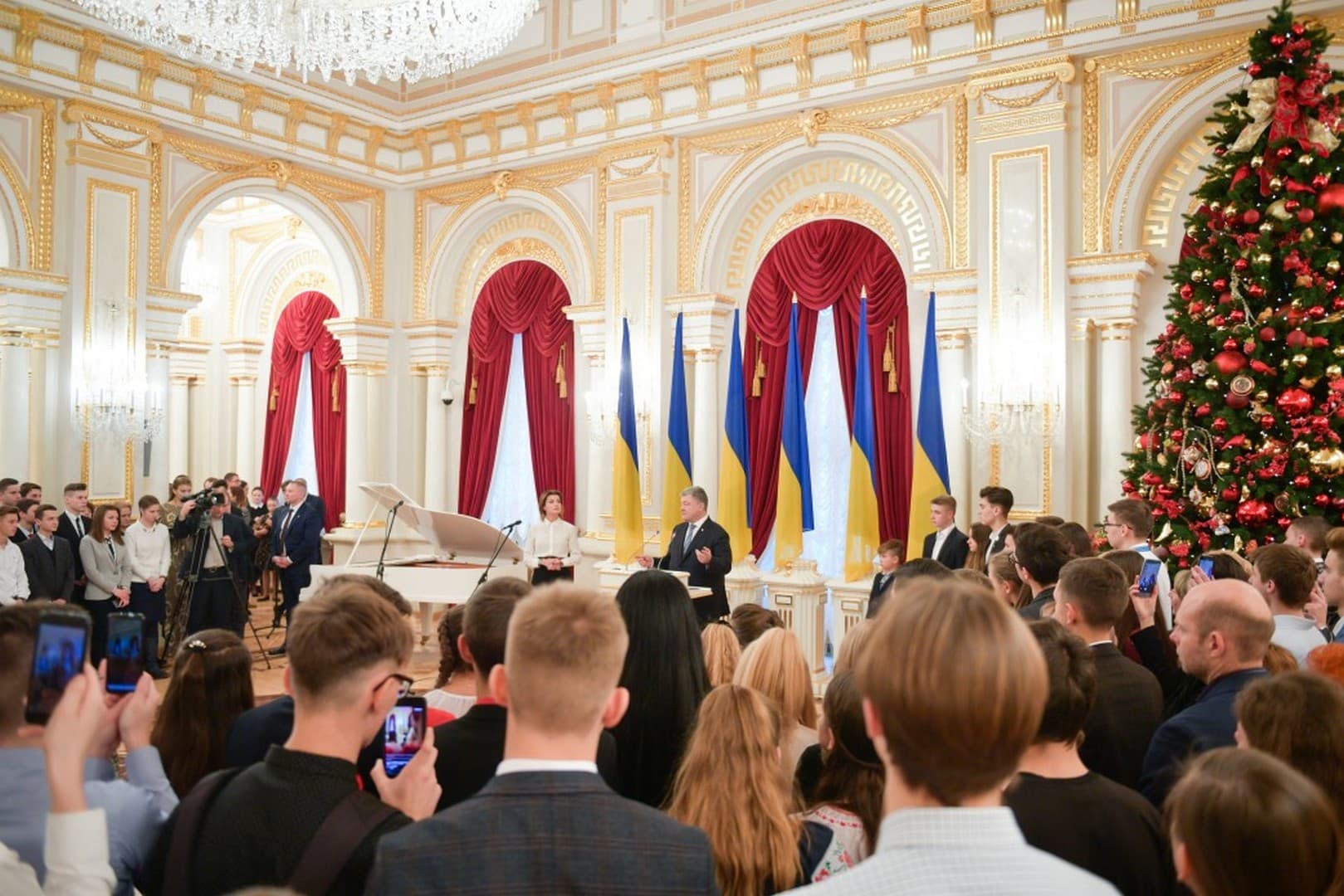 Полтавські учні побували на зустрічі талановитої молоді з Петром і Мариною Порошенко (ФОТО)