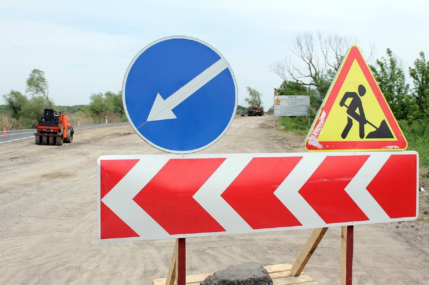 На вулиці Стрітенській та Нижньомлинській перекривають дорогу
