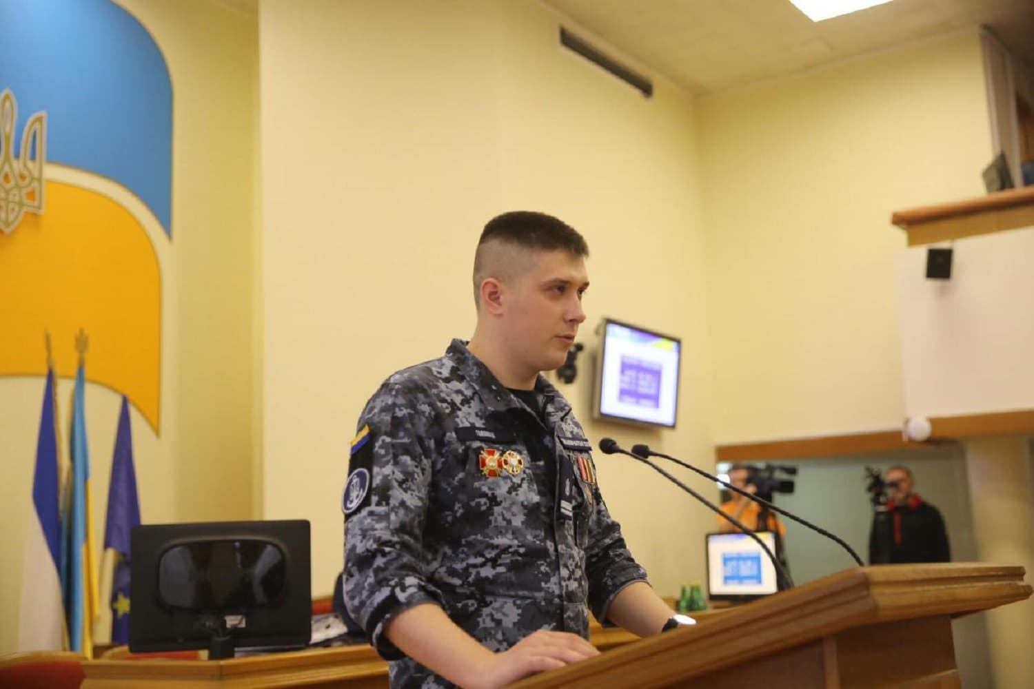 Звільнений з російського полону моряк з Полтавщини став випускником Одеської морської академії