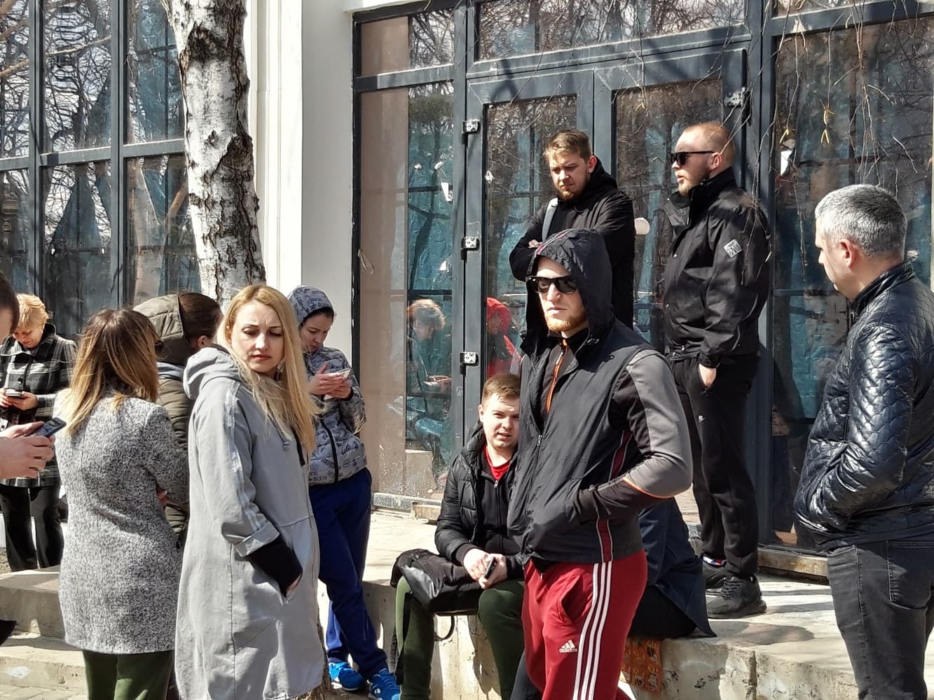 У Полтаві МНСники намагаються потрапити до прибудови екс-кінотеатру Котляревського (ОНОВЛЮЄТЬСЯ)