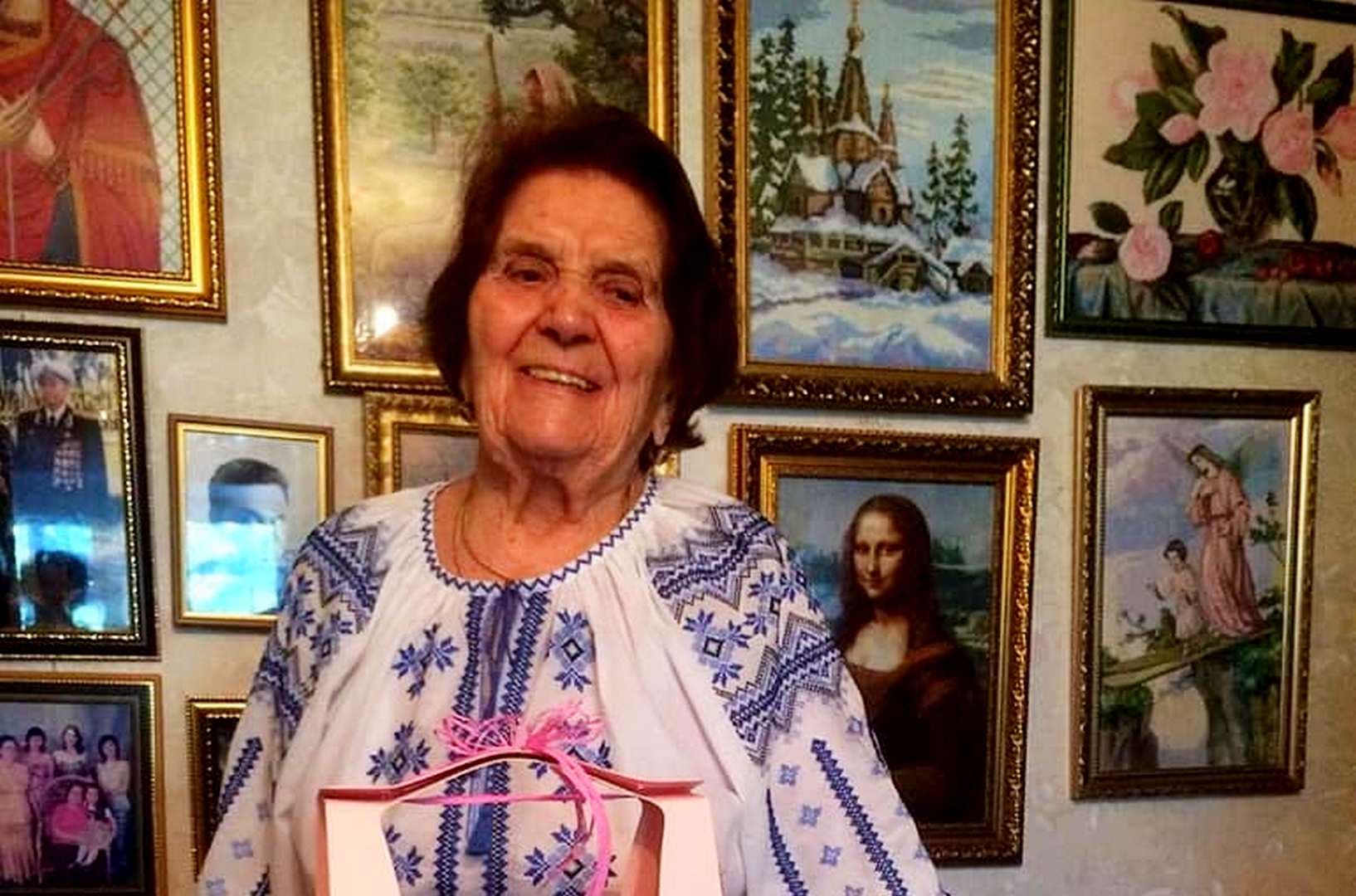Полтавка до власного 100-річчя вишила «Джоконду» і розповіла, як зберегти любов до життя (ФОТО)