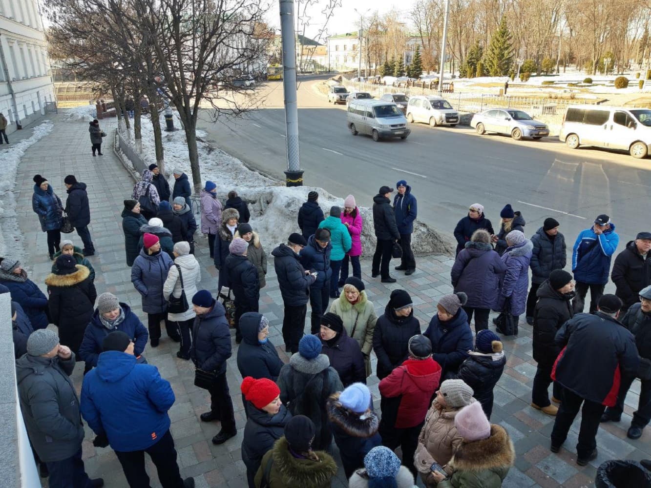 Сесія Полтавської міськради вкотре розпочалася з мітингу