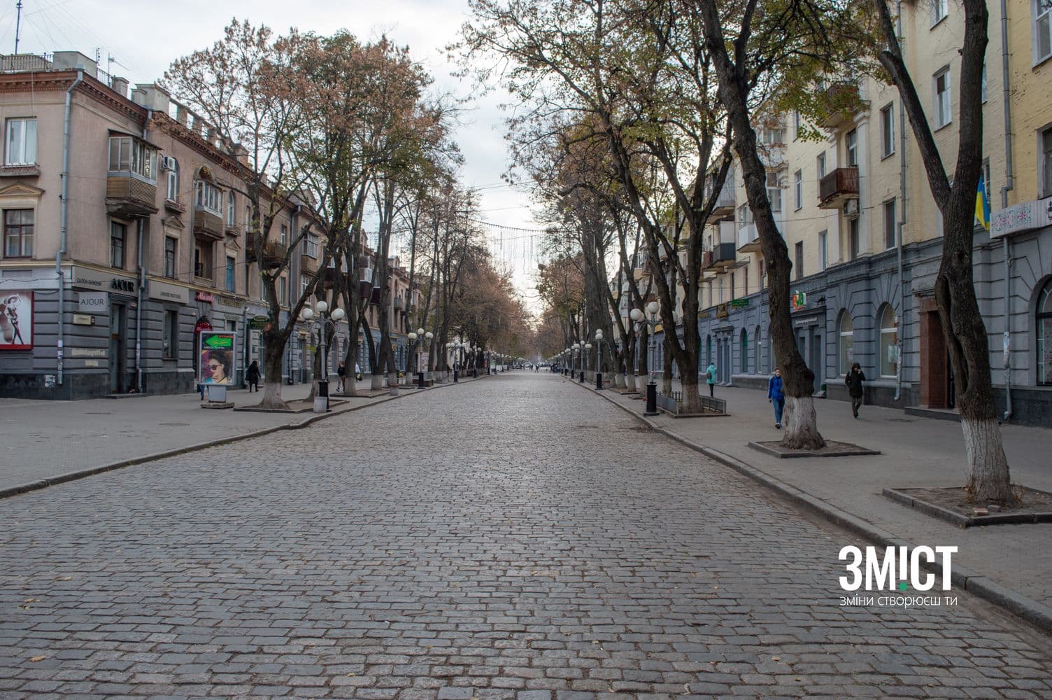 Підприємці частково прибрали літні конструкції з вулиці Соборності до 1 листопада (ФОТО)