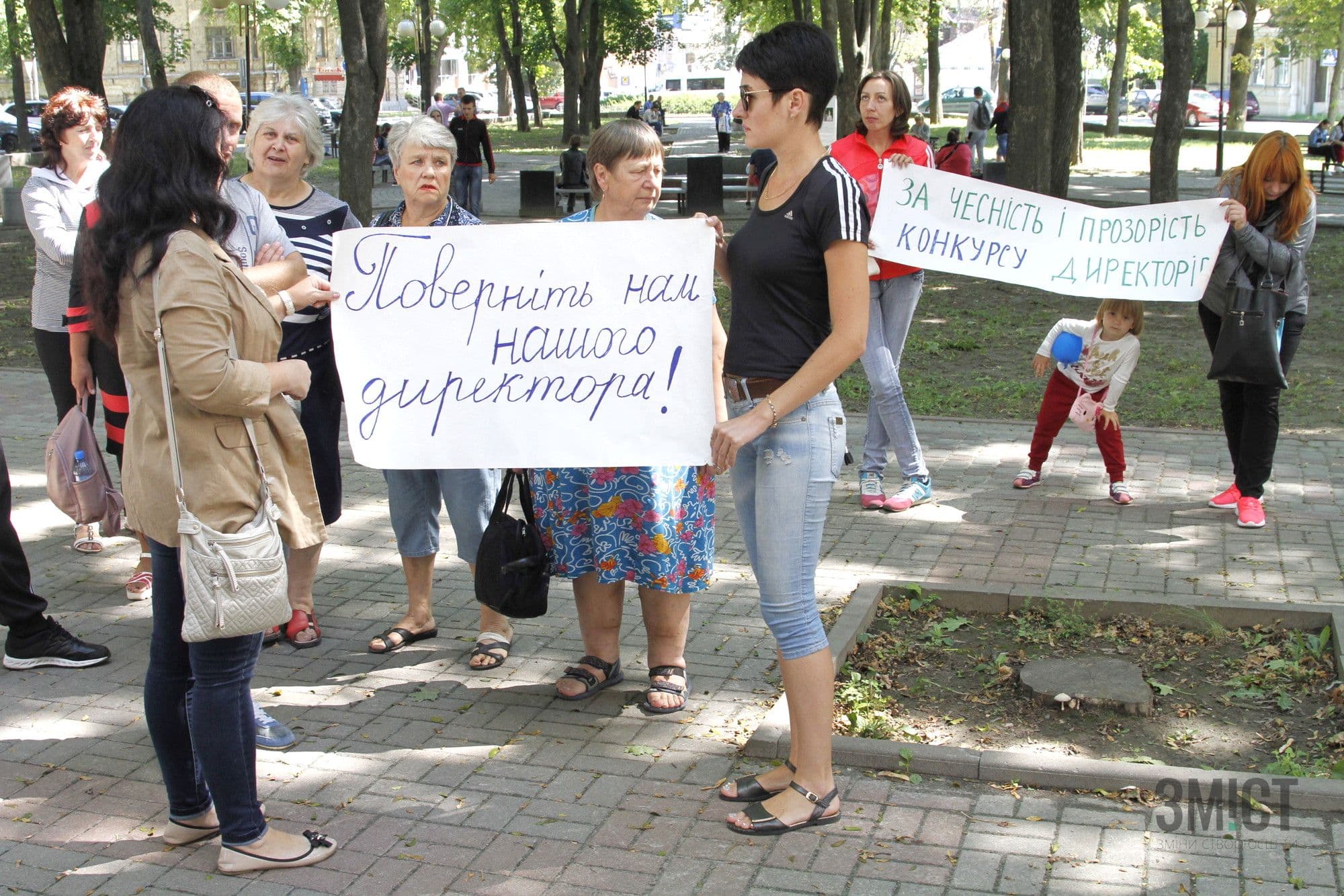 За прозорість освіти. Полтавські вчителі знову пікетувати міськраду