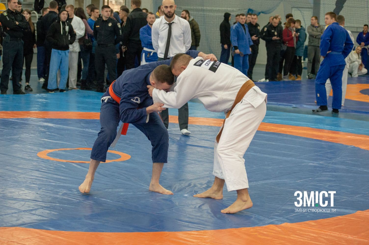 Поліцейські з усієї України боролися в Полтаві за чемпіонство у джиу-джитсу (ФОТО)
