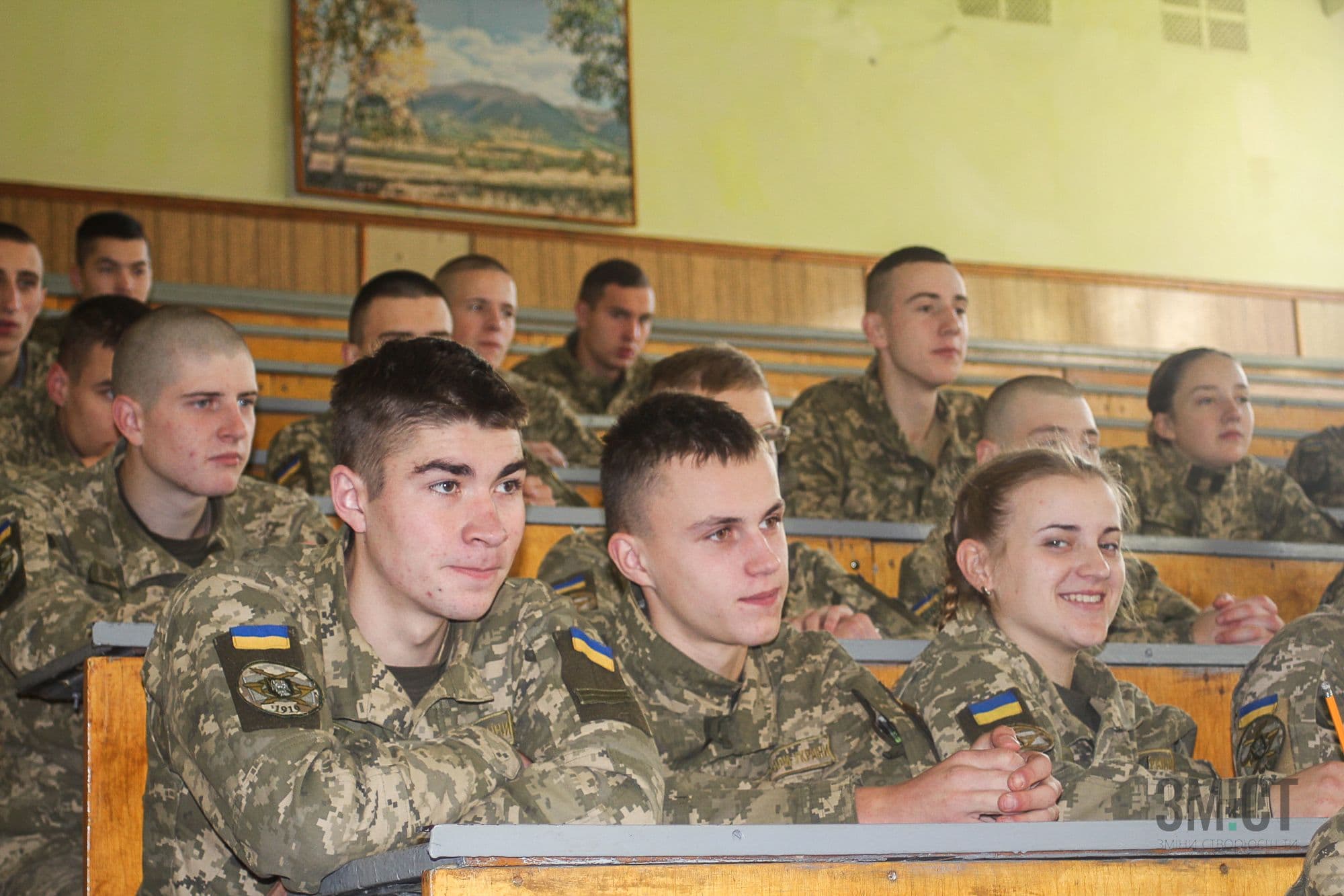 До Дня захисника України в Інституті зв’язку презентували виставку для курсантів