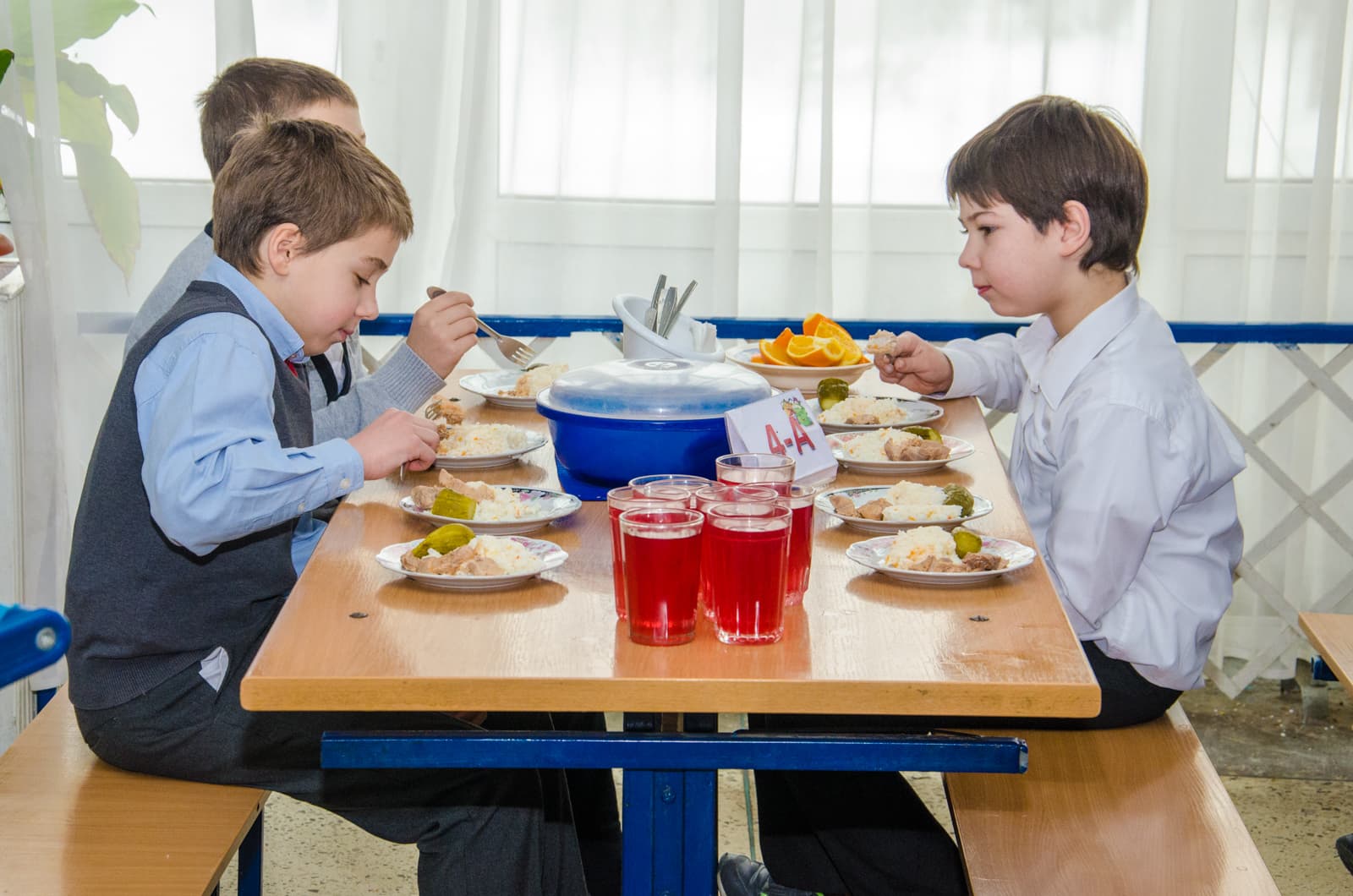 На сніданки для школярів-пільговиків з бюджету Полтави піде майже 3,5 мільйона гривень