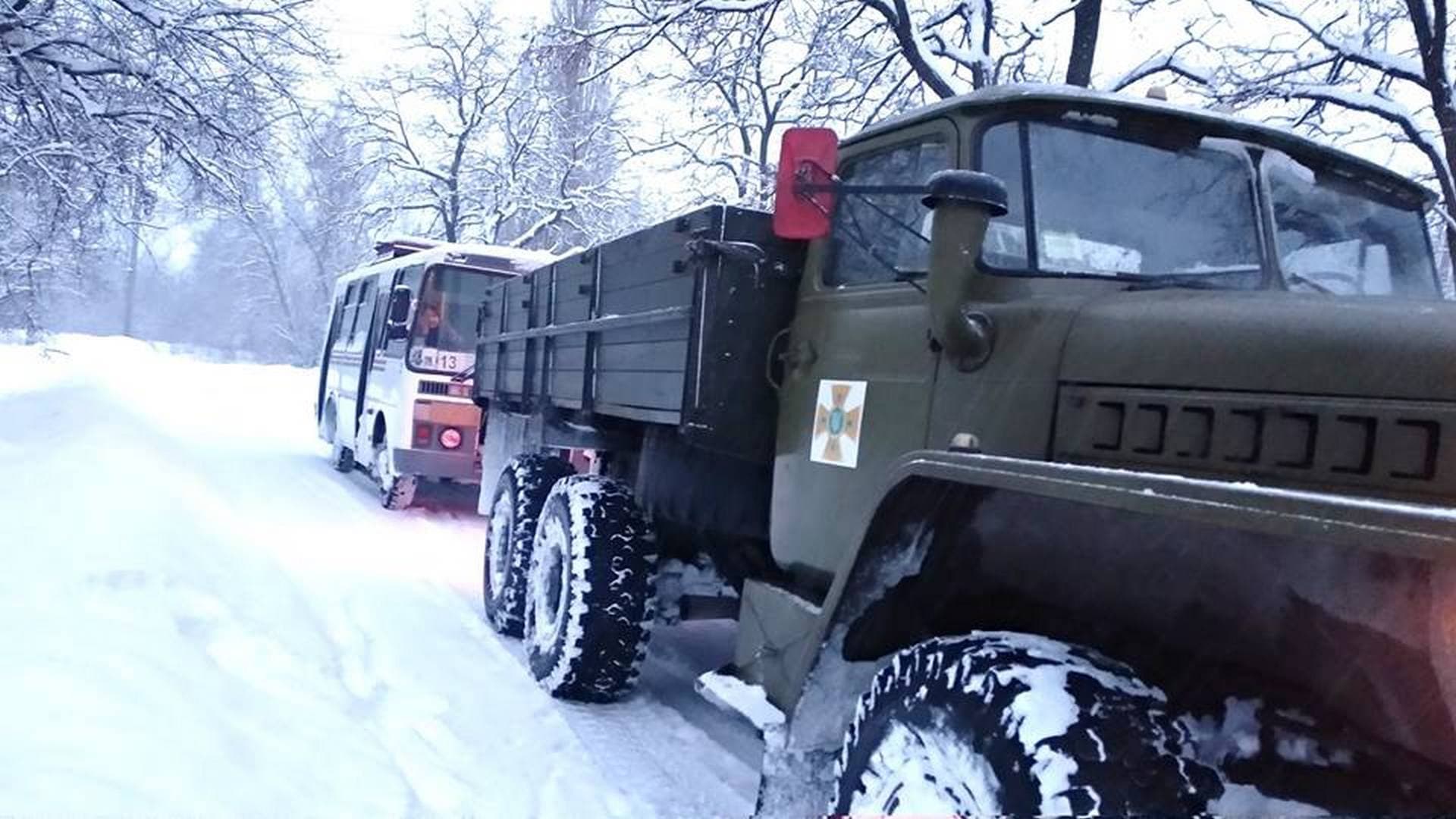 Рятувальники витягли з заметів 122 людей