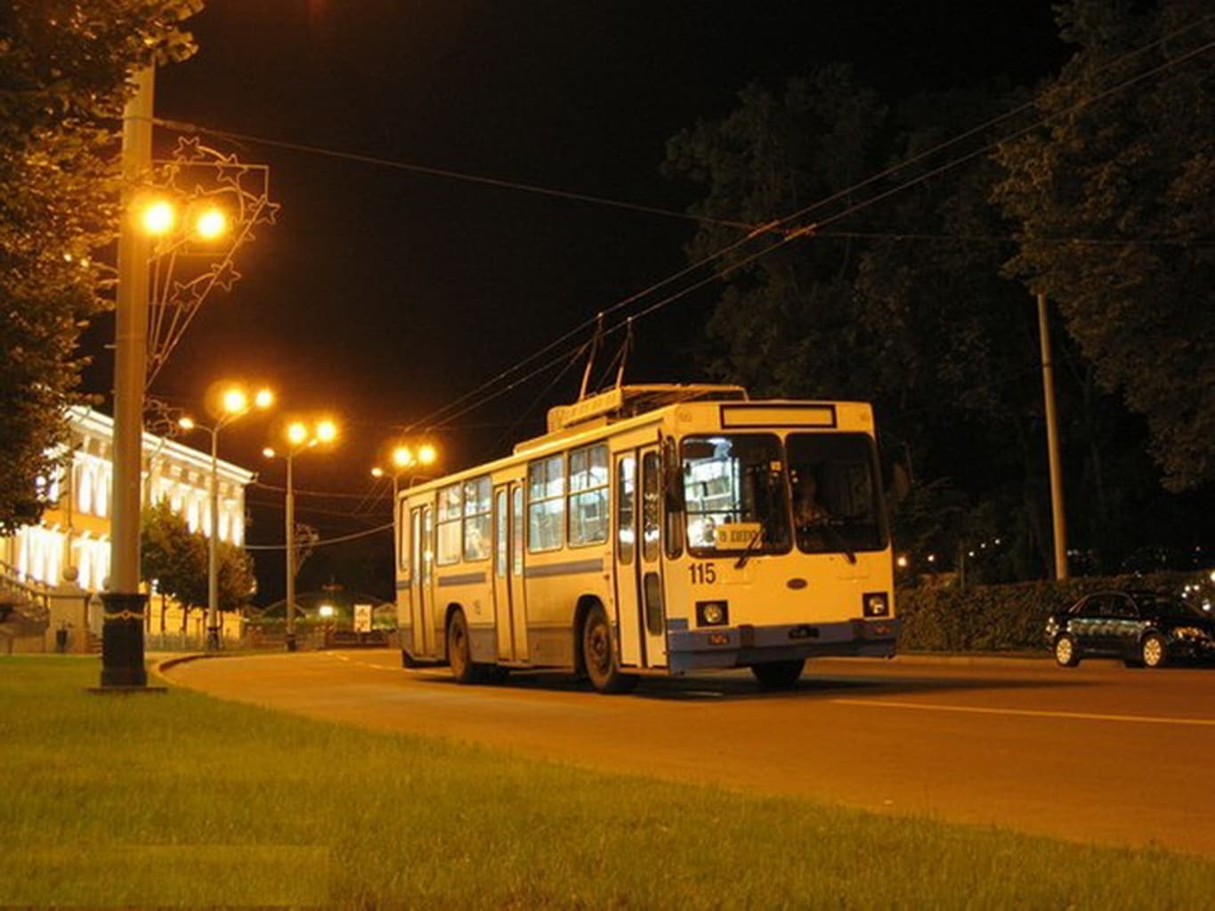 У Різдвяну ніч міський транспорт працюватиме за подовженим графіком