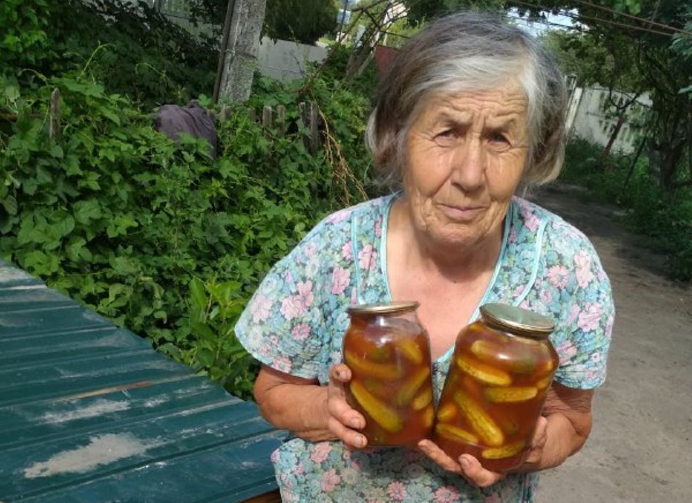 Придбай консервацію в пенсіонера: у Полтаві діє акція допомоги літнім людям (ФОТО)