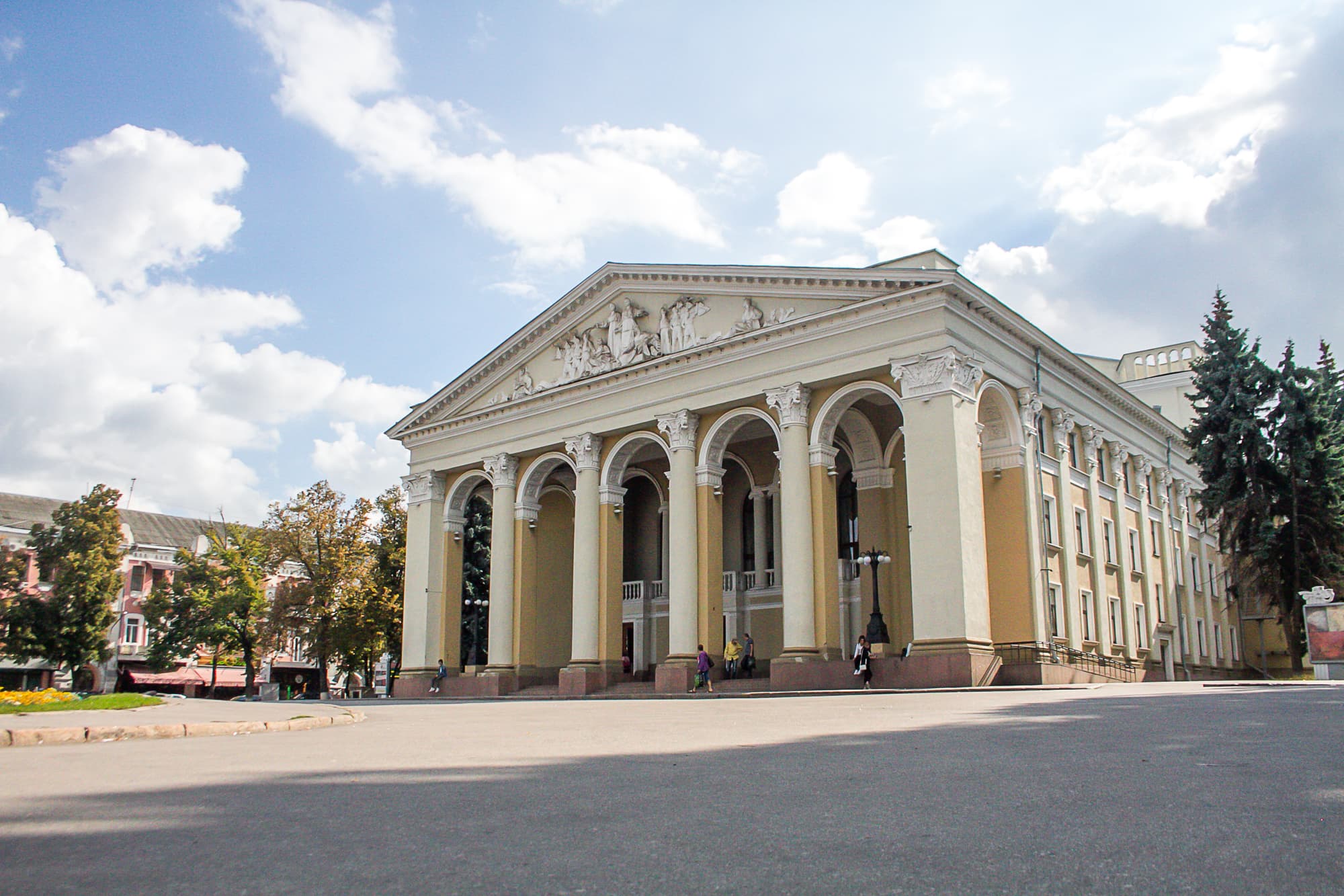 Театральний жовтень у Полтаві: добірка усіх вистав