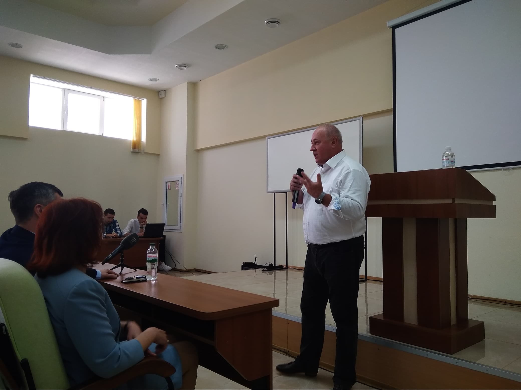 Що таке українська корупція і звідки вона взялася: у Полтаві відбулася антикорупційна лекція