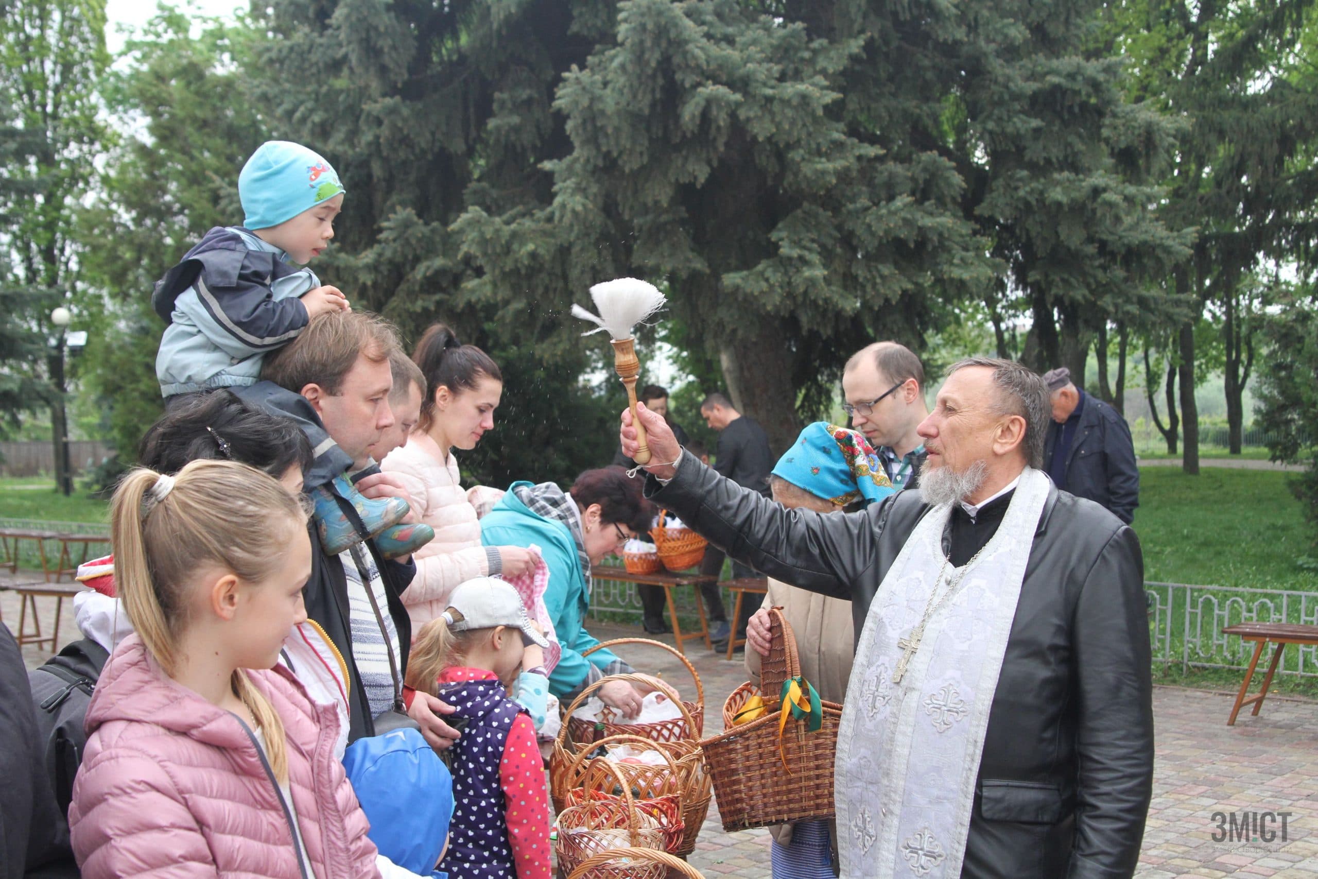 У Полтаві святкують Великдень (ФОТОРЕПОРТАЖ)