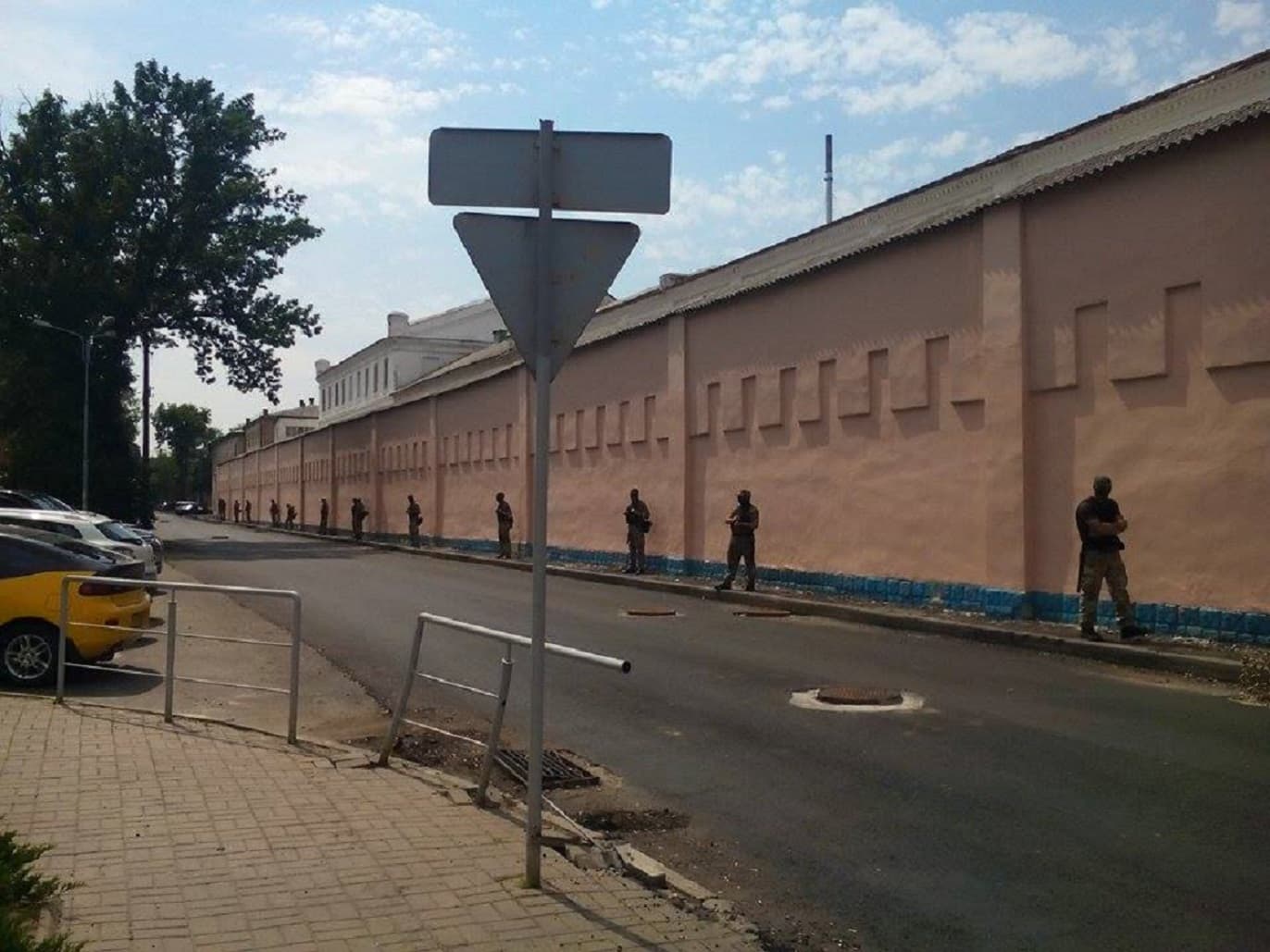 Полтавська версія «Перевізника», або як інспектор СІЗО проніс для ув’язнених алкоголь, наркотики і гроші