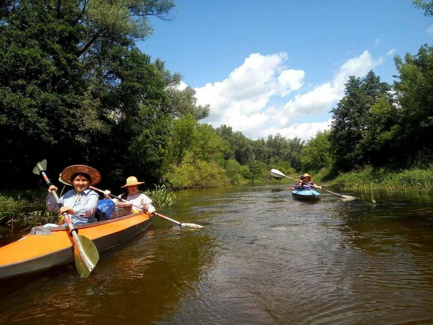 Під Полтавою здійснили похід на байдарках у вишиванках (ФОТО)
