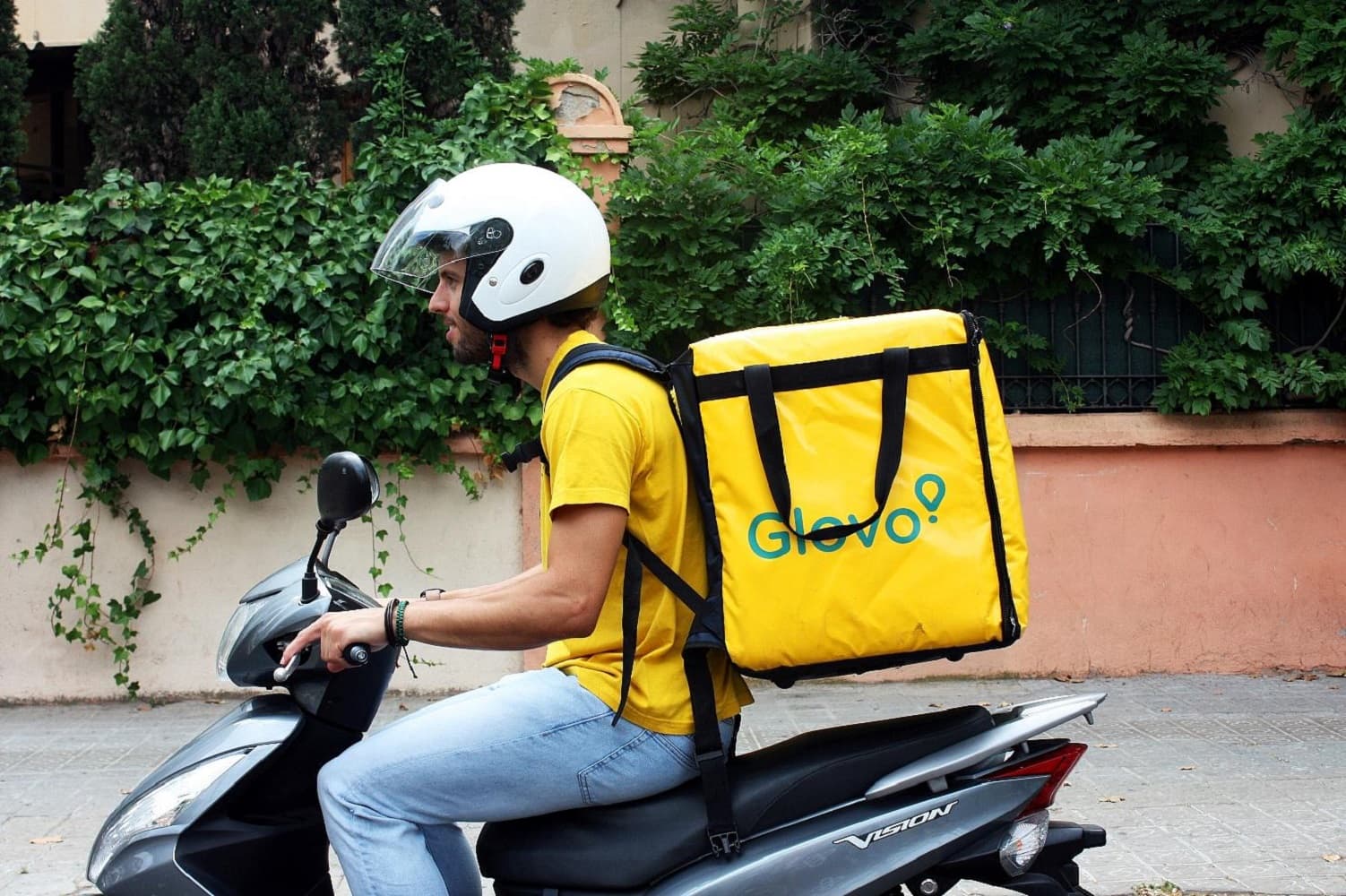 У Полтаві запустили сервіс доставки їжі Glovo
