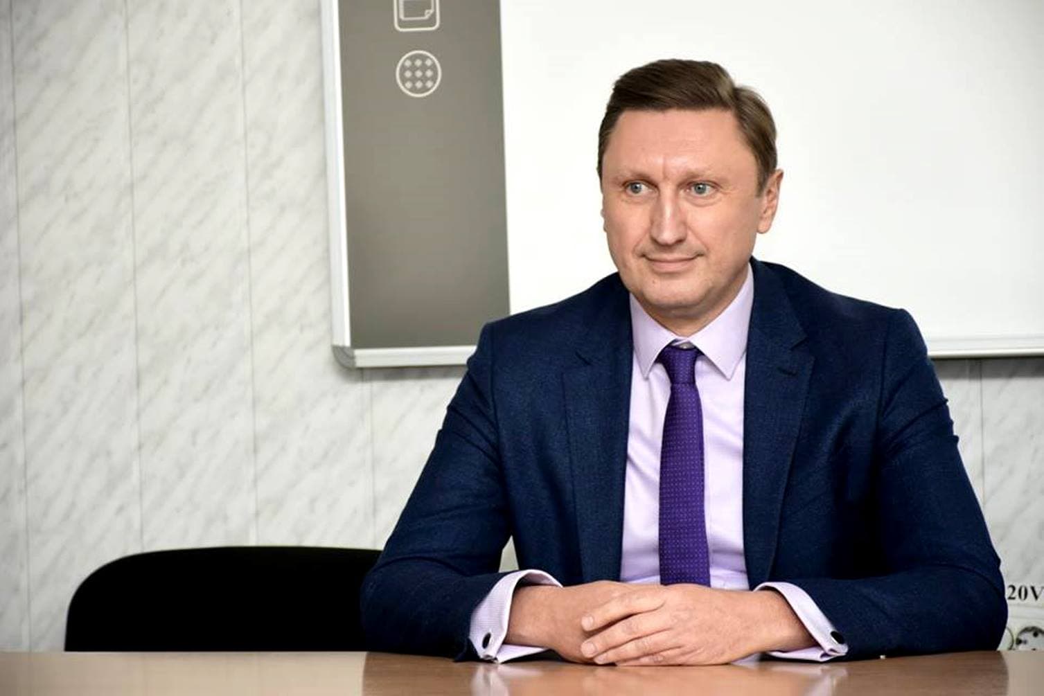 Все ті ж обличчя: ректора одного з вишів міста переобрали президентом полтавської Малої академії наук