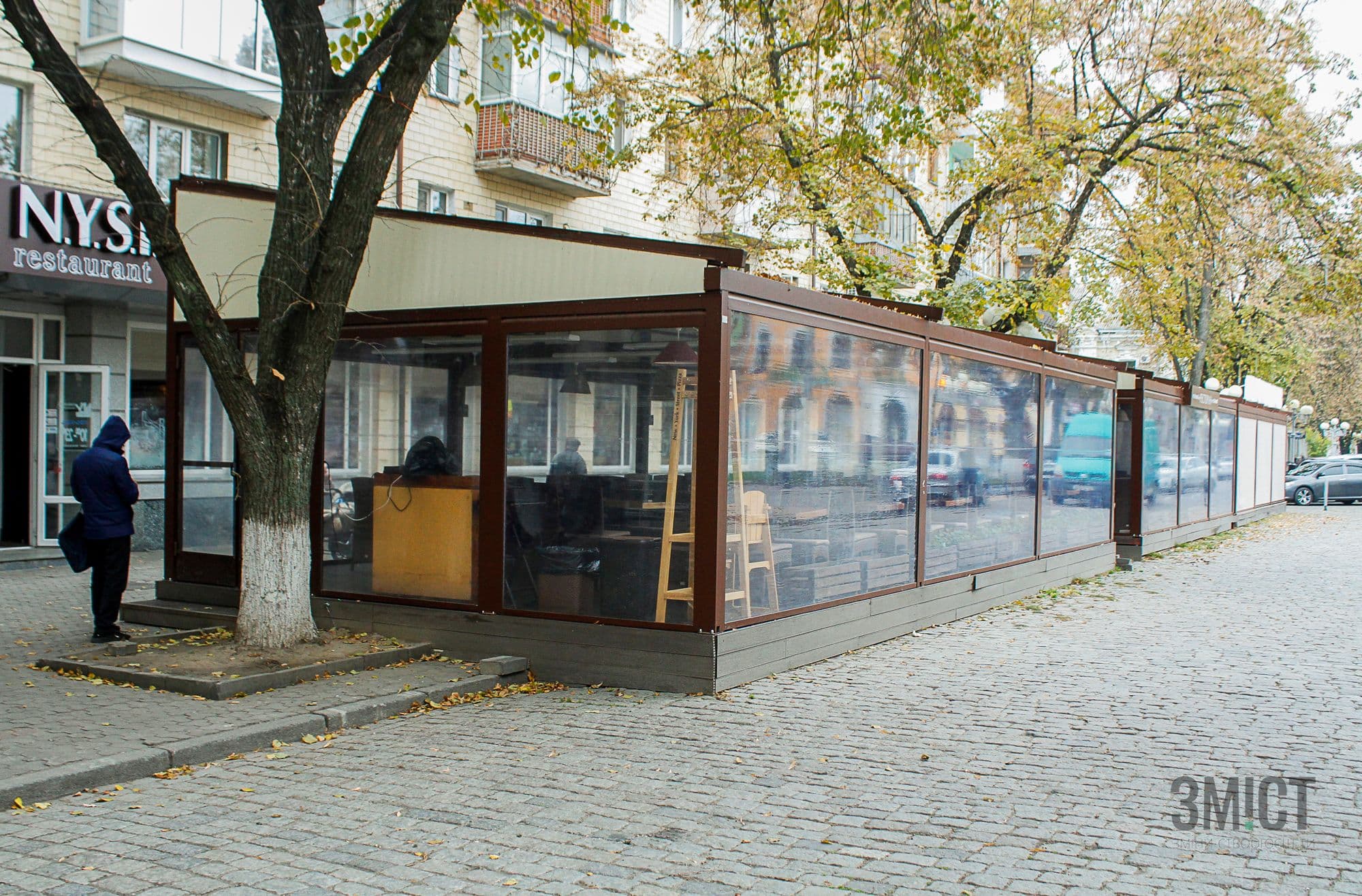 Літні майданчики закладів New York Street Pizza та Magnum Pub можуть знести примусово