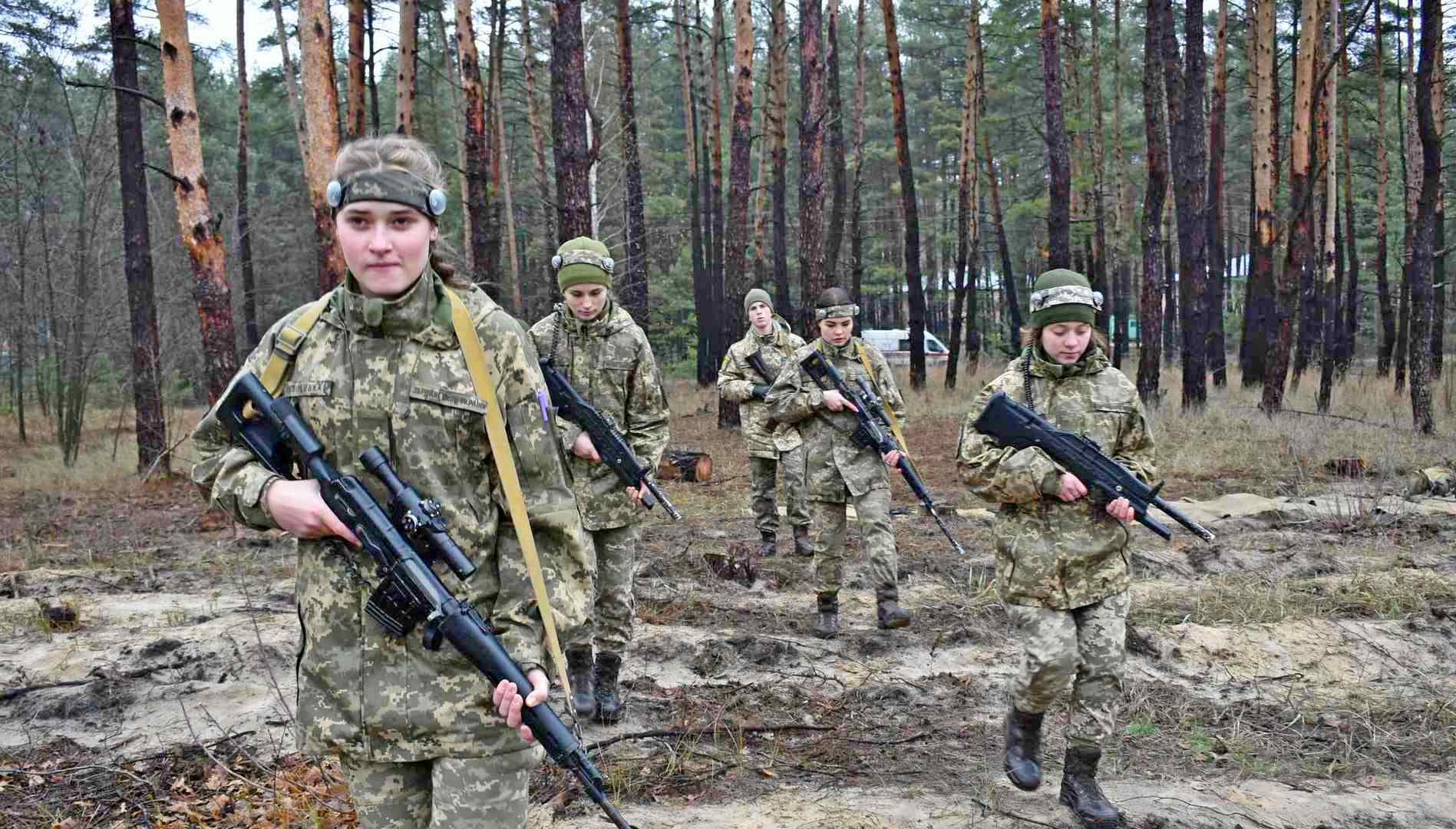 Під Полтавою «Жіночий батальйон» знову тренував бойові завдання