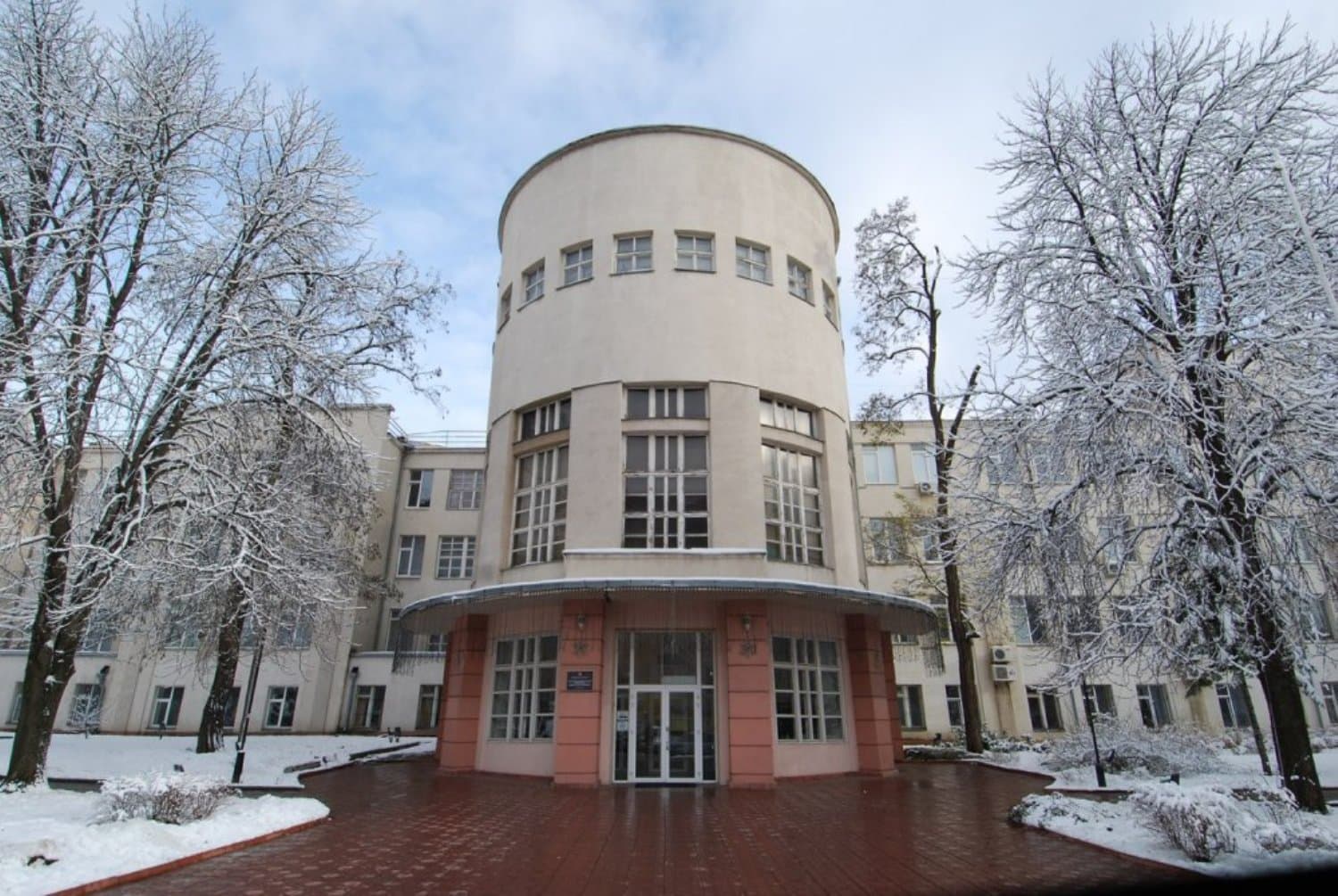 Луганський виш у Полтаві: переїзд, сьогодення та можливе повернення