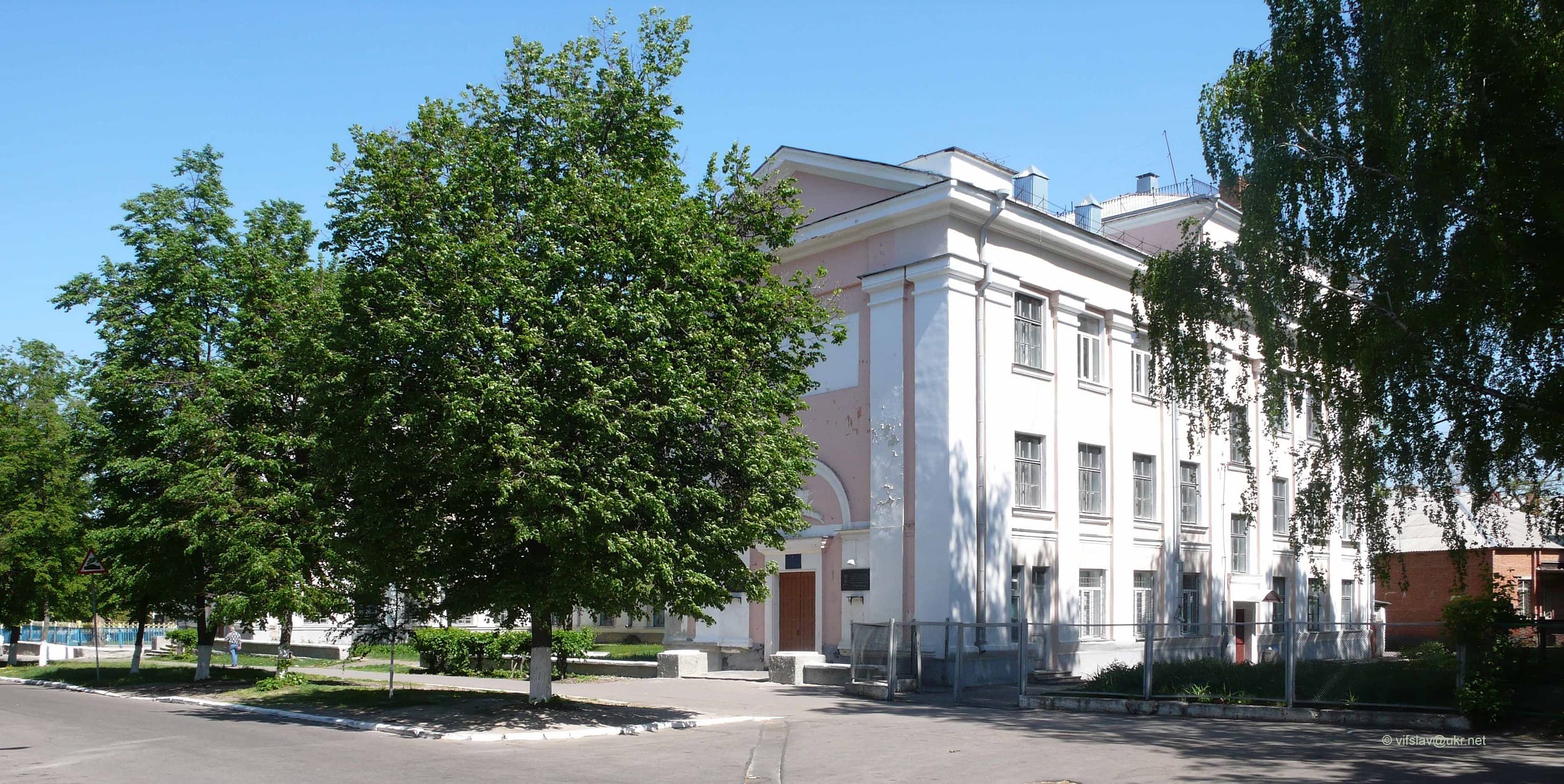 У дві полтавські школи шукають директорів