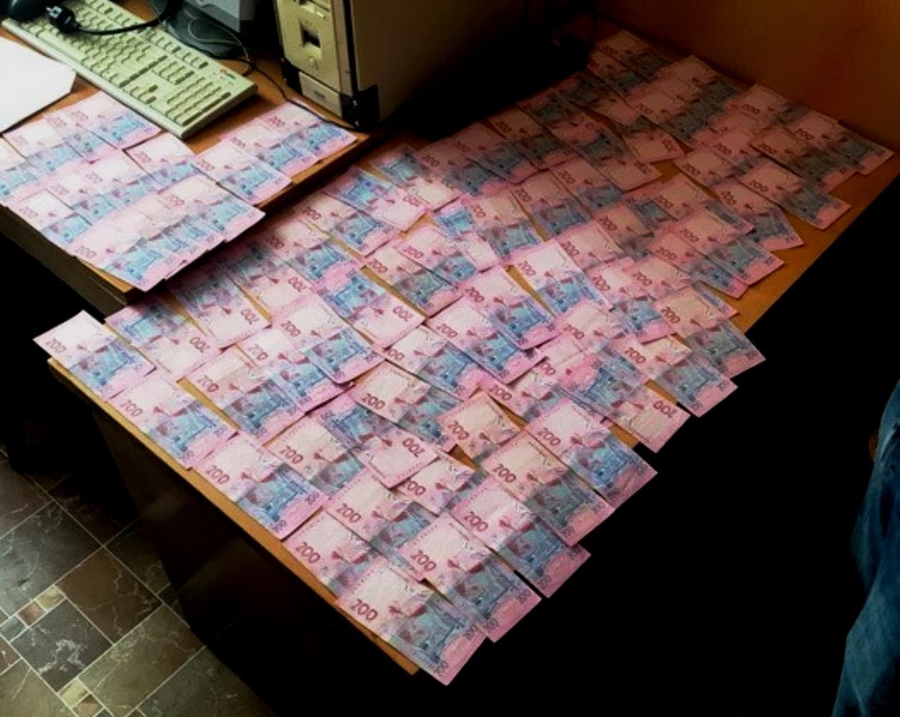 На Полтавщині посадовець вимагав  хабар за оформлення соцвиплат на усиновлених дітей