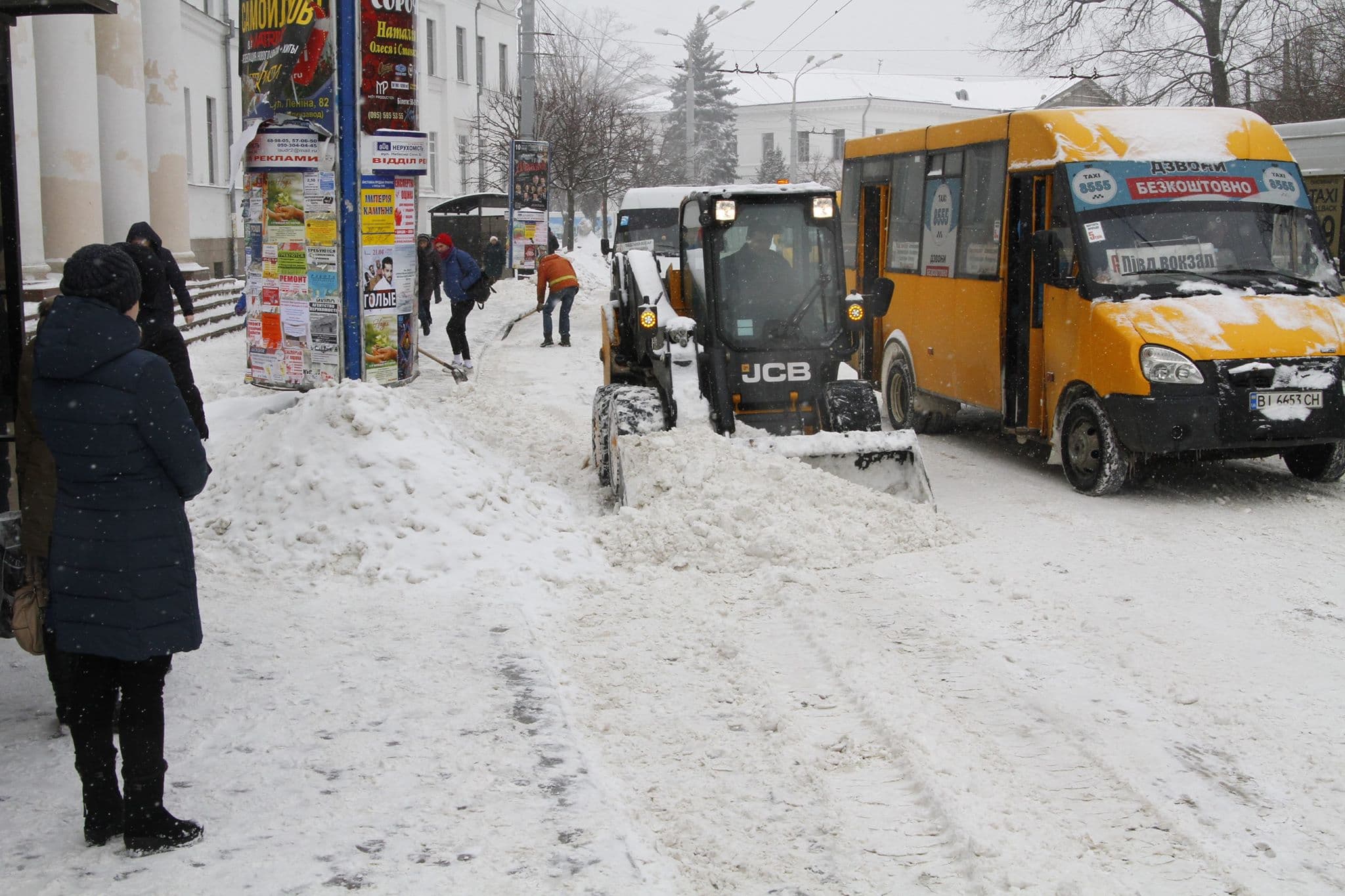 Дороги Полтави від снігу чистять близько 30 одиниць техніки