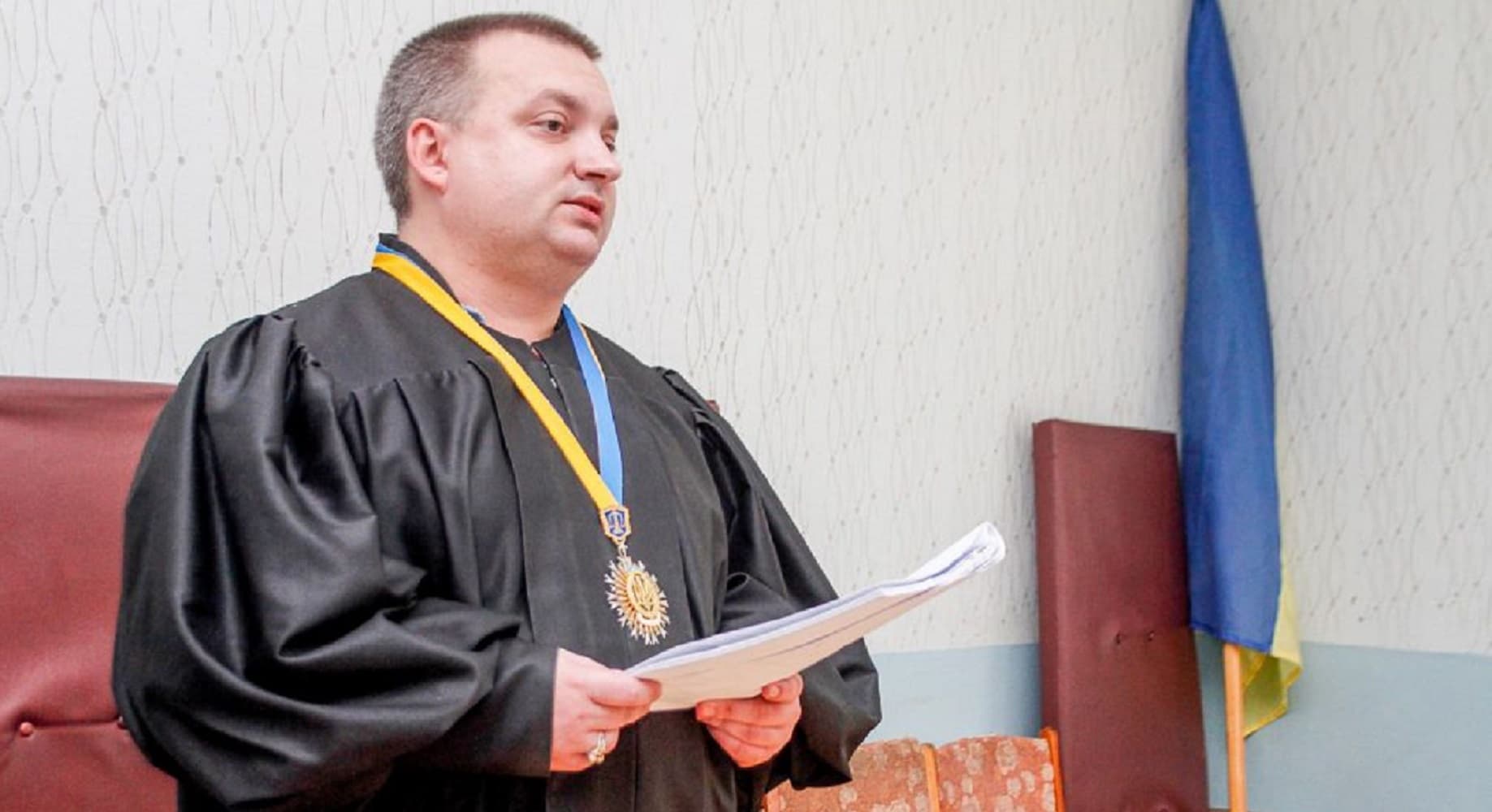 Не з Зеленським, а на лікарняному – Чередніченко знову не прийшов на засідання у справі побиття журналіста Журавля