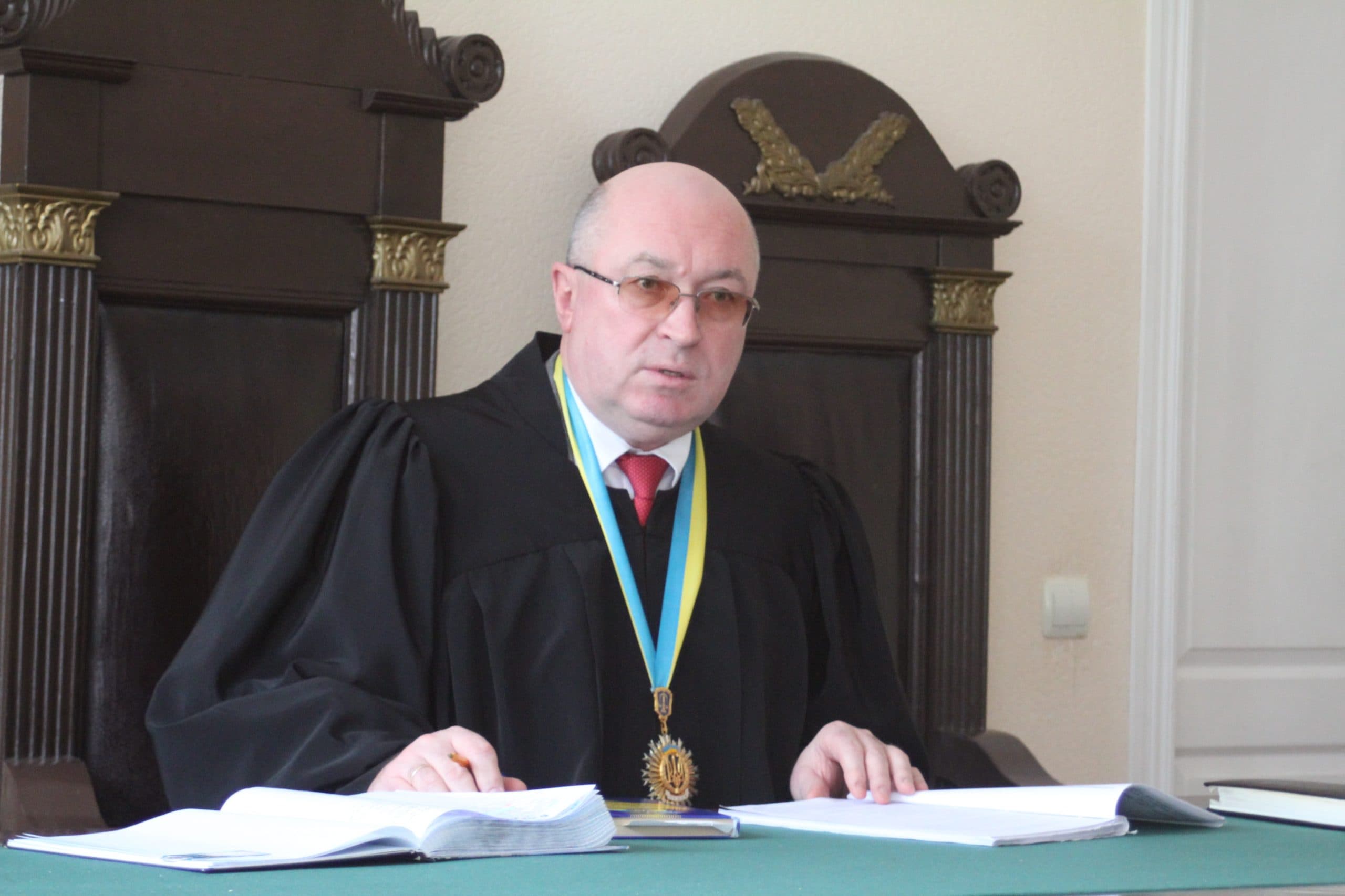 Магія прізвищ: Суддя Савченко вирішив не розглядати протокол на депутата Савченка