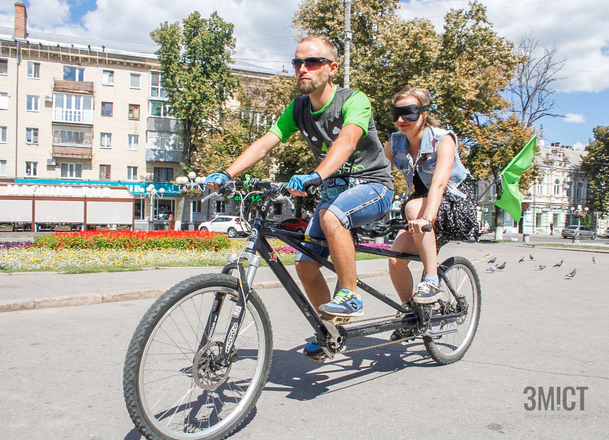 «Бачу! Можу! Допоможу!» Незрячі велосипедисти крутять педалі разом із полтавцями (ФОТО)