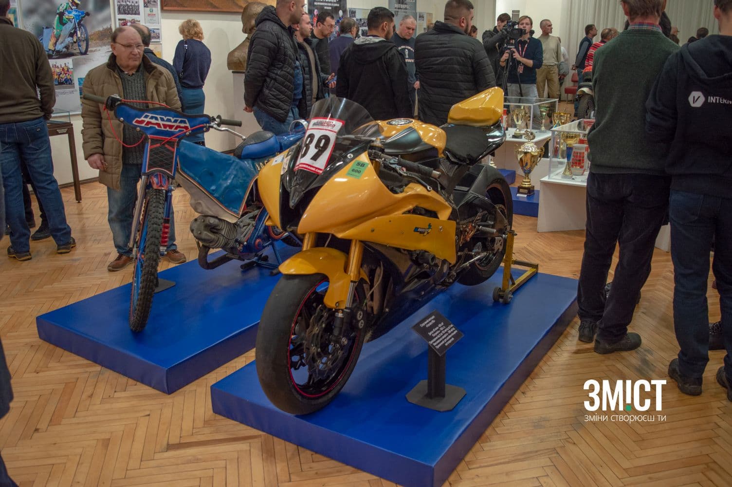 Від 70-х і донині. У Полтаві відкрили виставку про картинг і мотобол (ФОТОРЕПОРТАЖ)