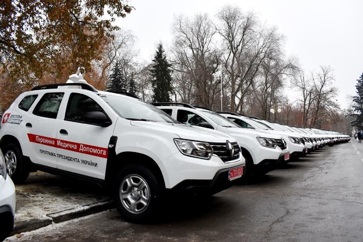 У Полтаву привезли 25 нових автомобілів, які направлять до амбулаторій