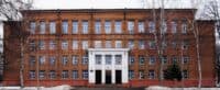 Навчальний рік в Україні закінчується 1 липня, але не для випускників