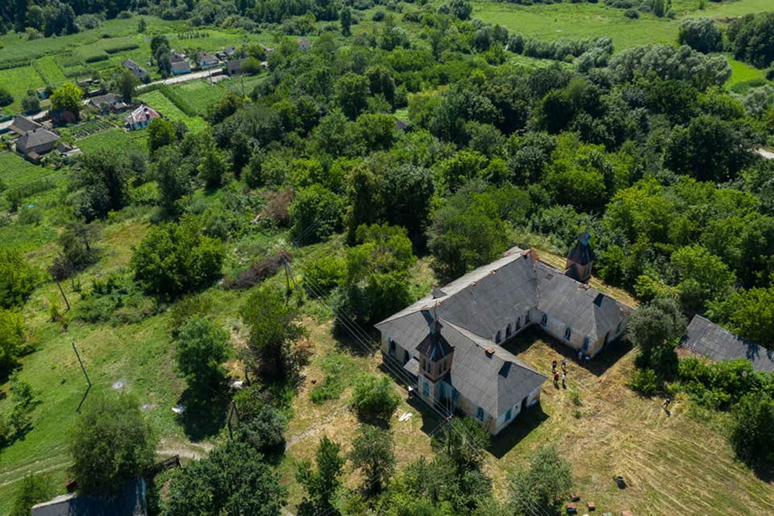 Одну з земських шкіл Сластіона на Полтавщині законсервували