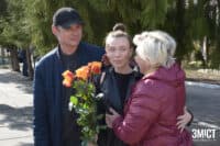Ще трохи — камінь полетів би в нас, я сіла і плакала. Шість історій евакуйованих із Китаю