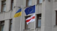 Біля Полтавської ОДА підняли  історичний національний прапор Білорусі