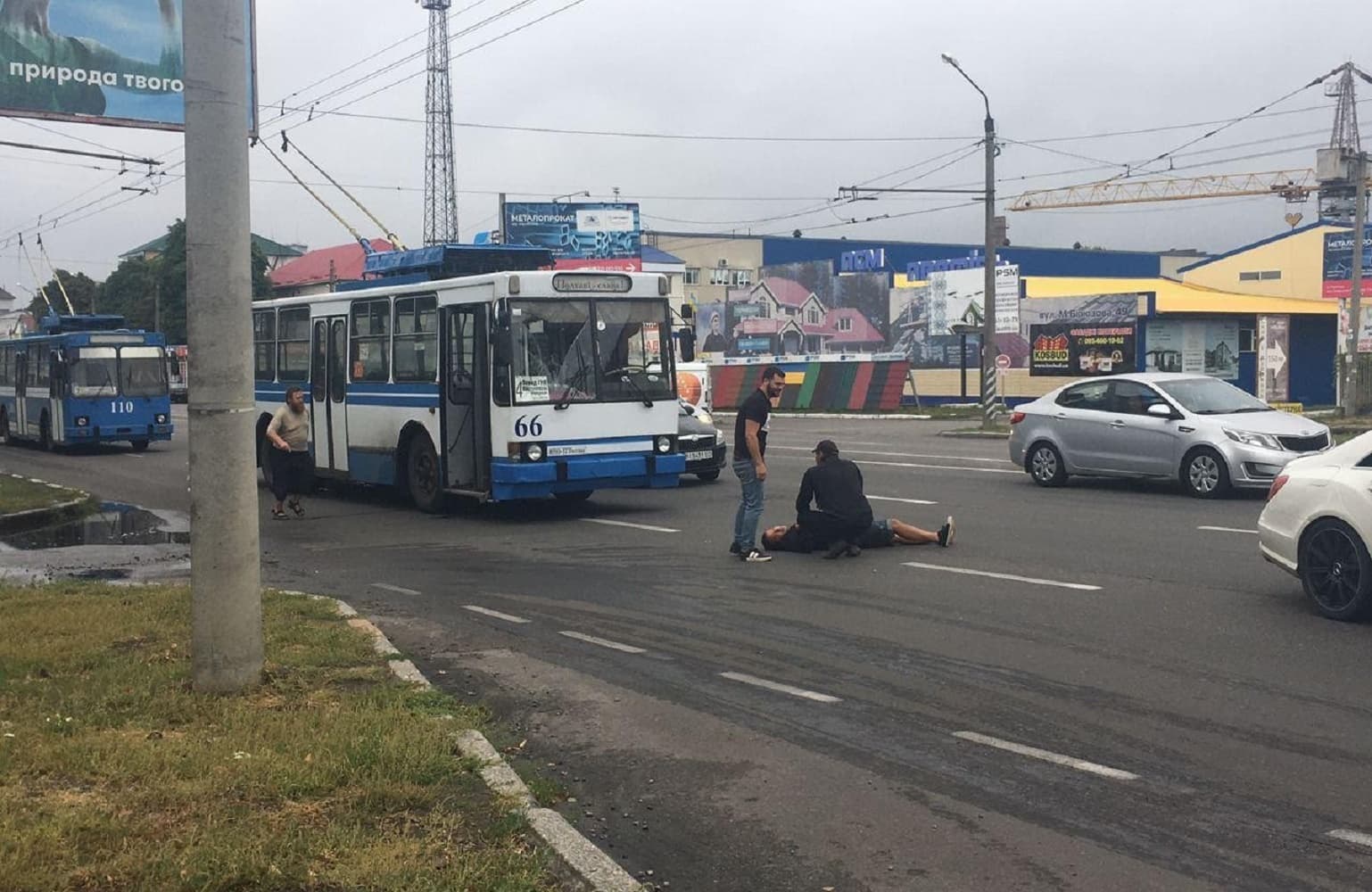 Водій тролейбуса, під який «кинувся» полтавець, пішов у відпустку власним коштом