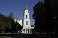 У Полтаві церкви скоротили тривалість богослужінь та готові відспівувати заочно
